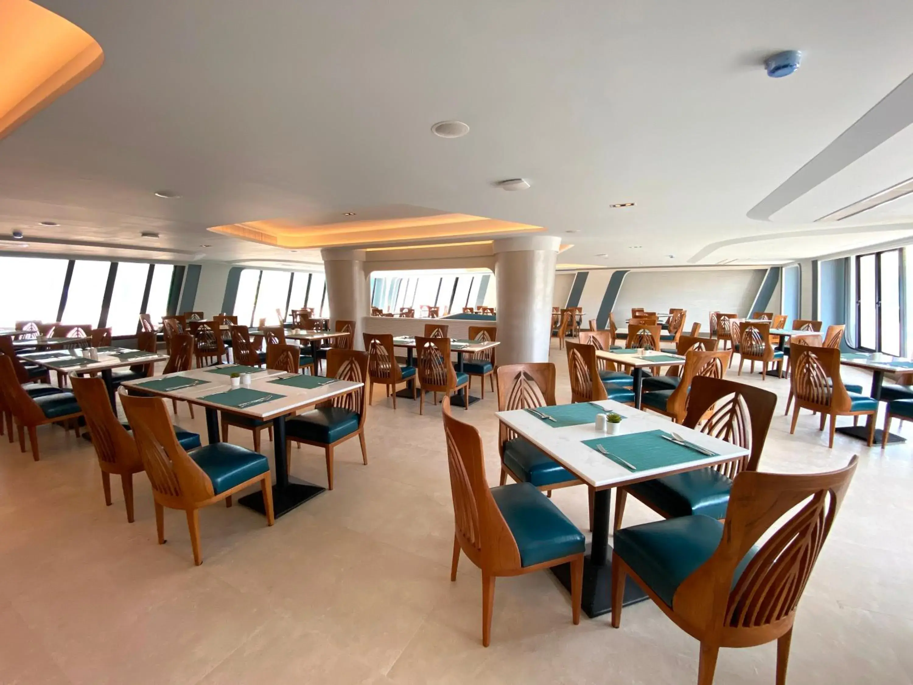 Restaurant/places to eat in The Oceanic Sportel Phuket - SHA Extra Plus Restaurant/places to eat in The Oceanic Sportel Phuket - SHA Extra Plus