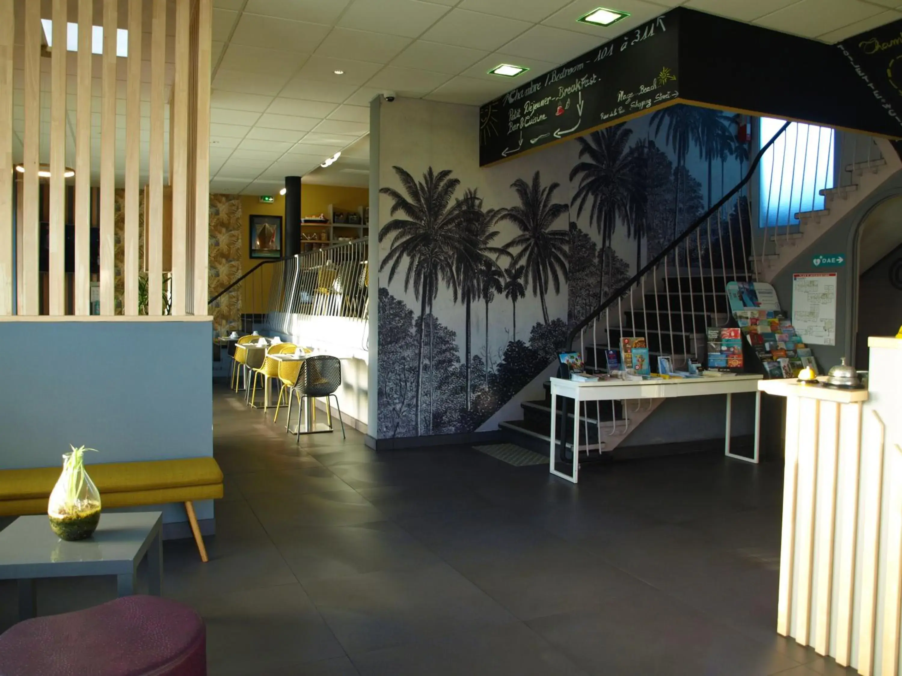 Lobby or reception in The Originals City, Hotel de l'Europe, Saint-Nazaire