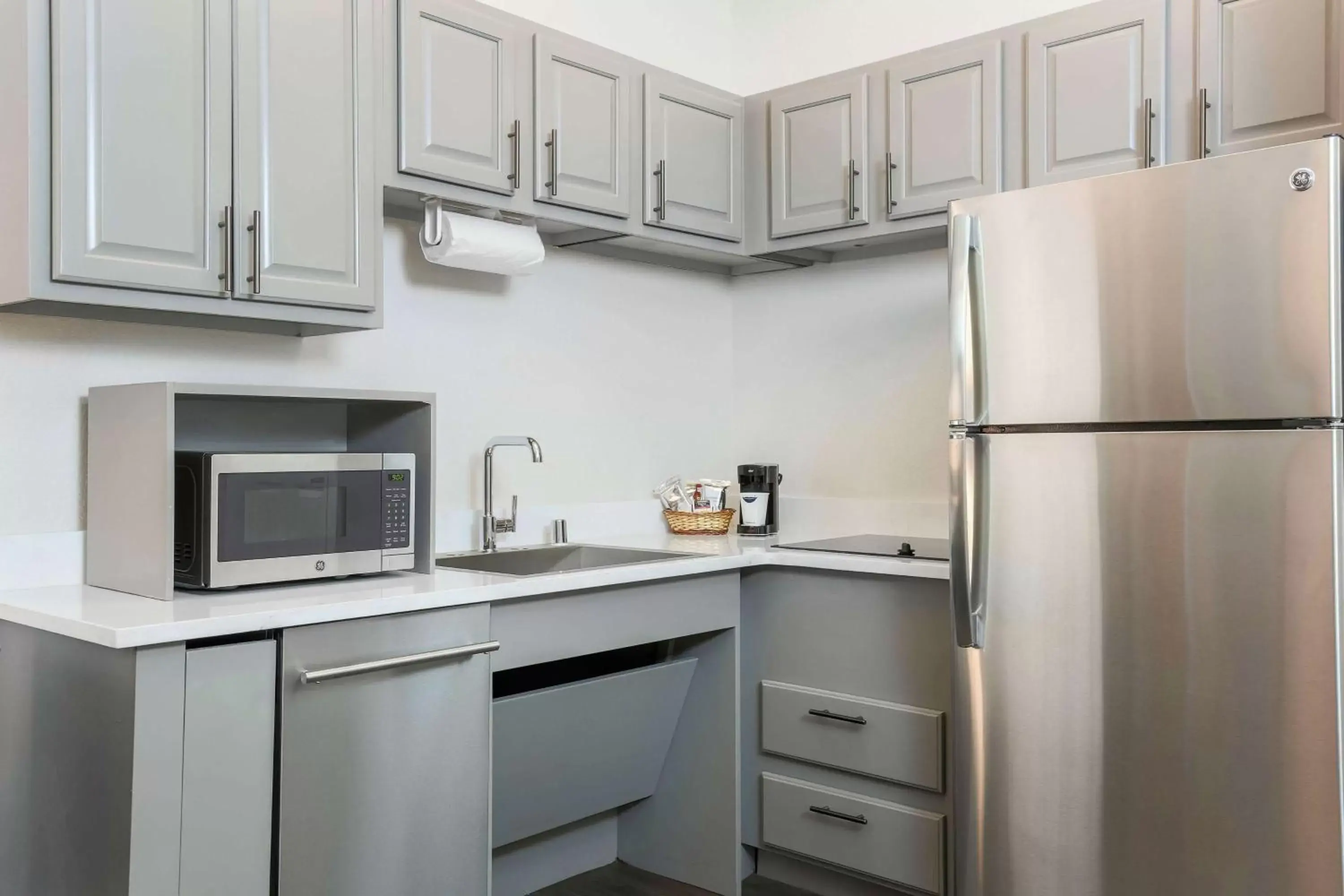 Kitchen or kitchenette, Kitchen/Kitchenette in Hampton Inn & Suites Denver Tech Center