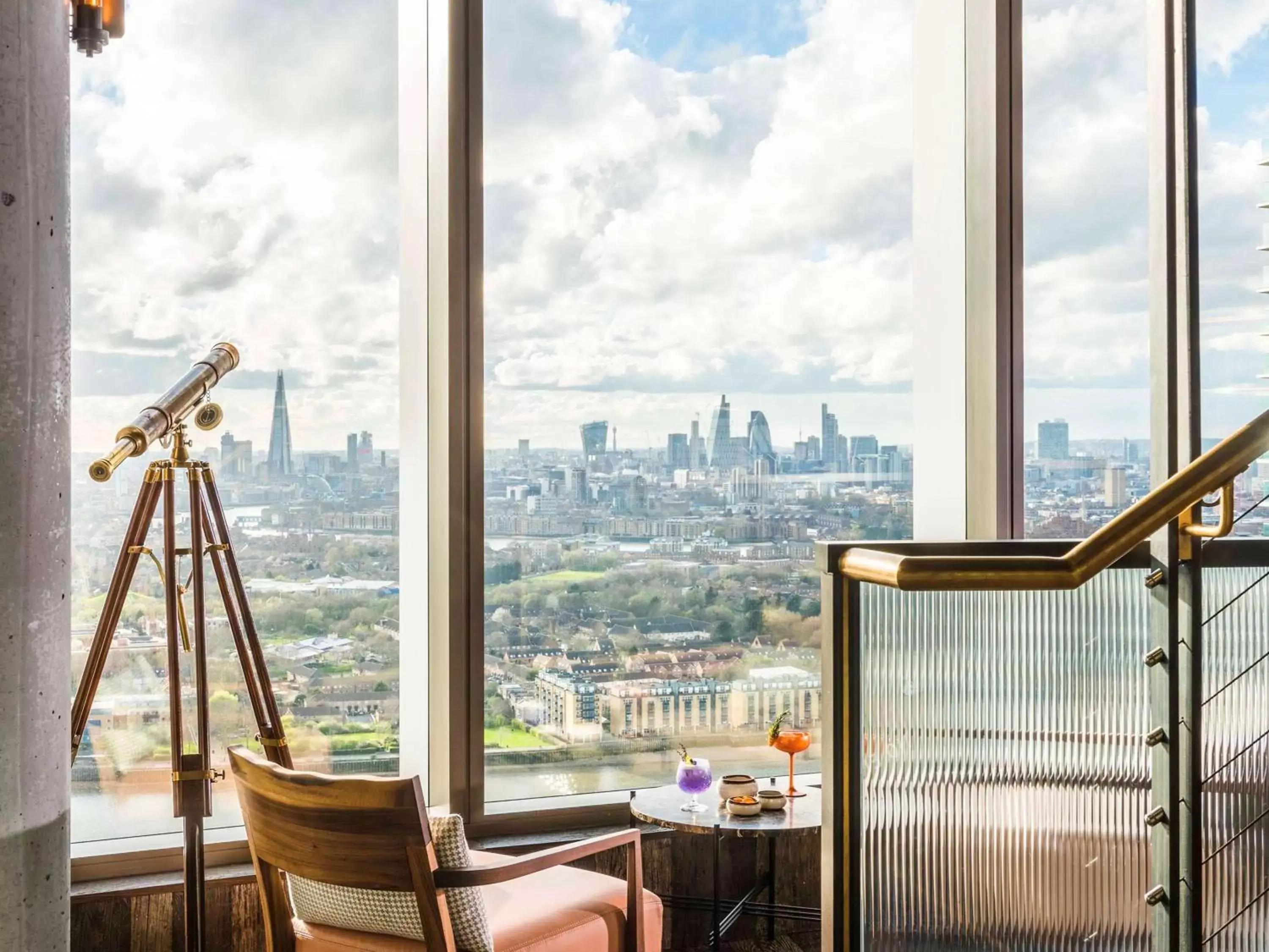 Lounge or bar, City View in Novotel London Canary Wharf