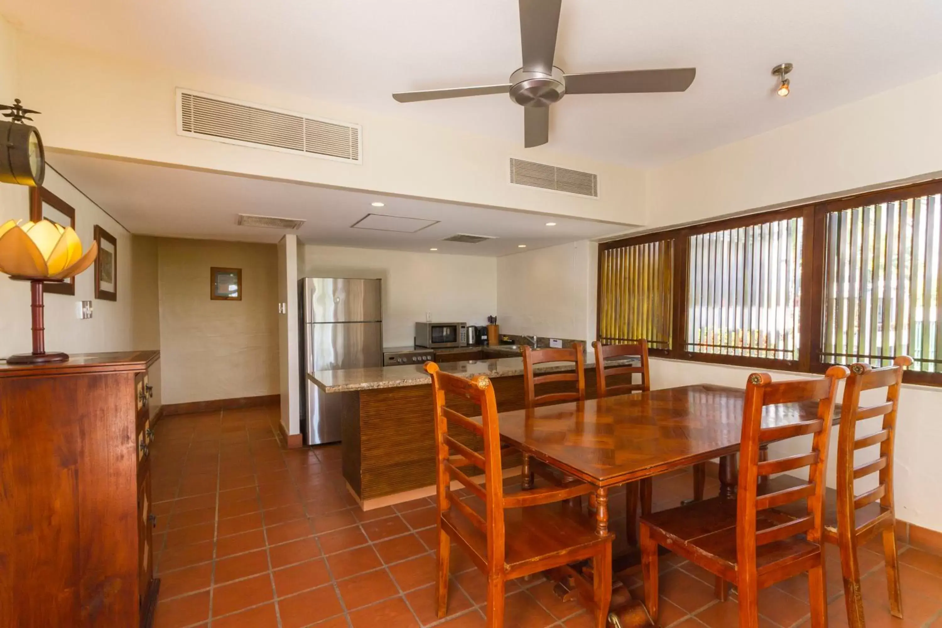 Kitchen or kitchenette, Dining Area in Club Tropical Resort with Onsite Reception & Check In