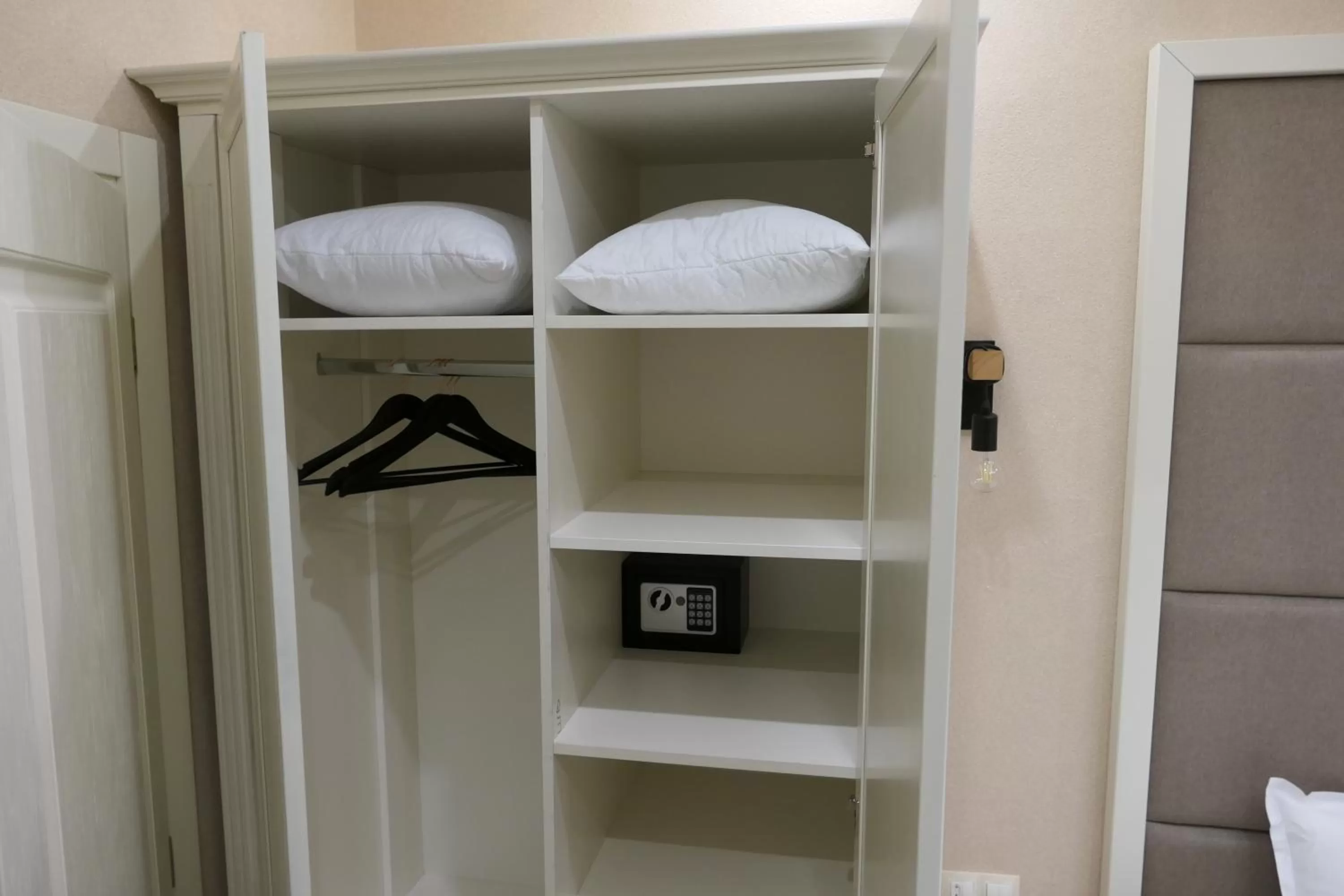 safe in Hotel MEDITERRANEO