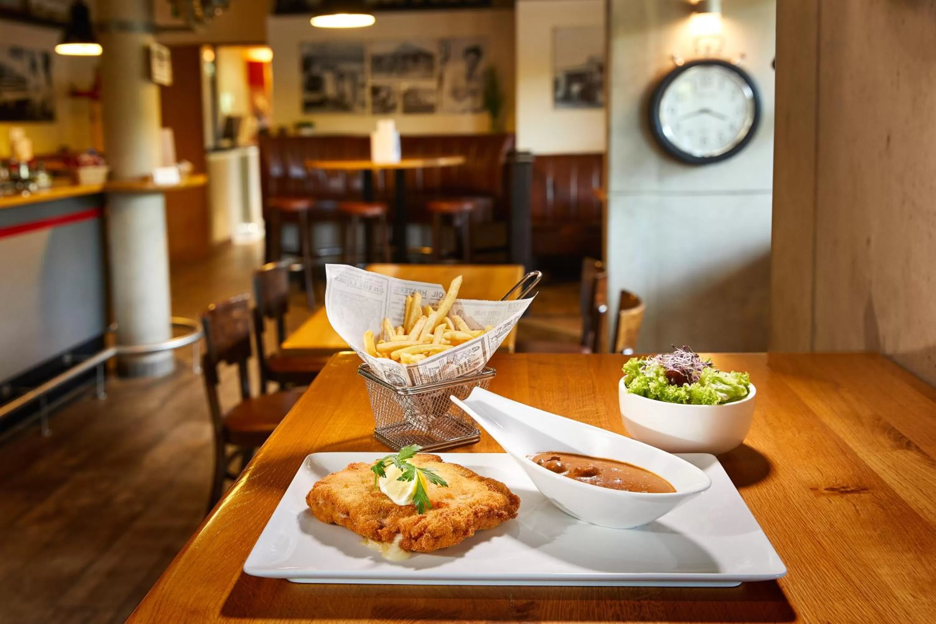 Food and drinks in Hotel Simon's Plaza