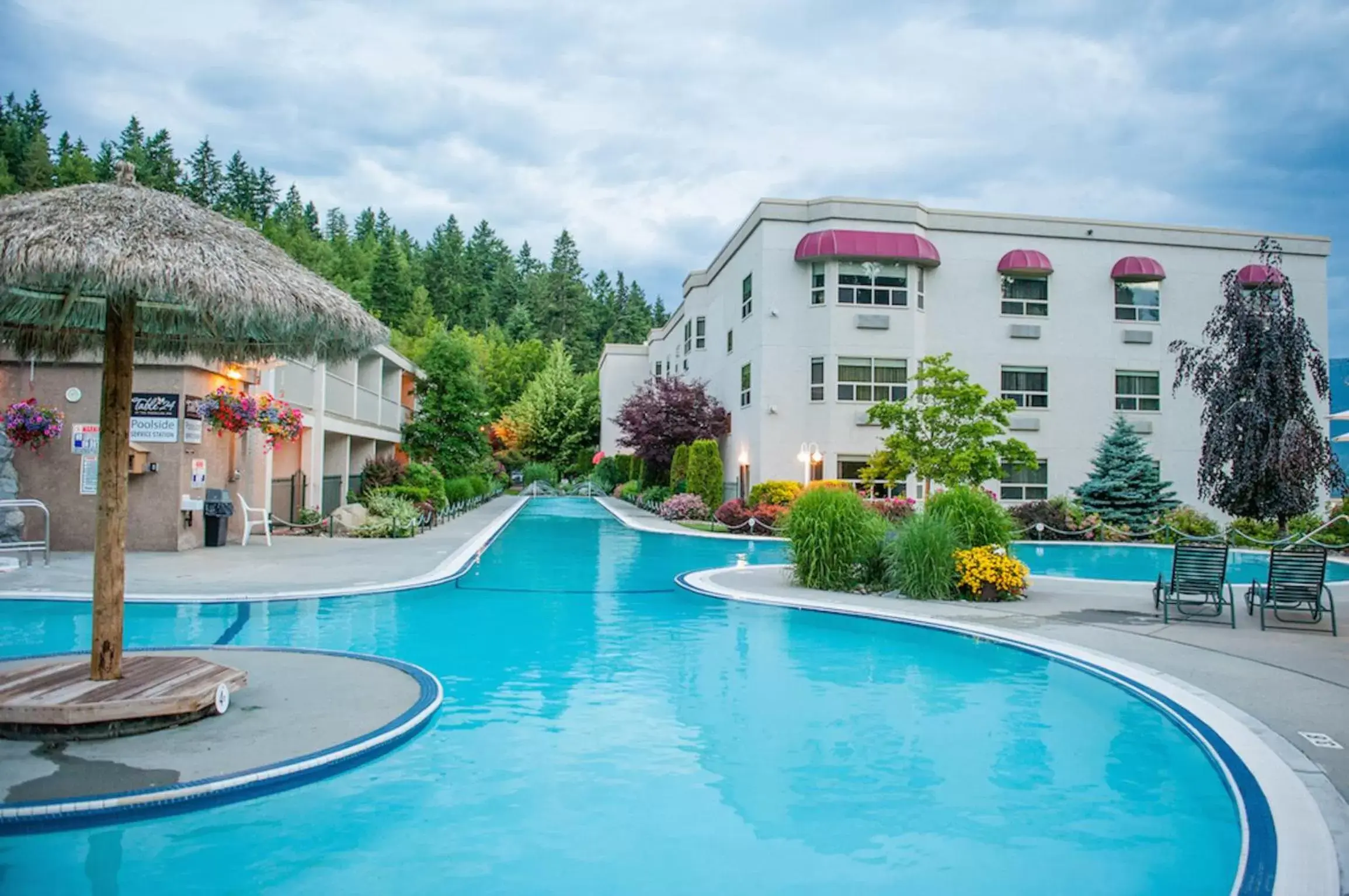 Off site, Swimming Pool in Hilltop Inn - Salmon Arm