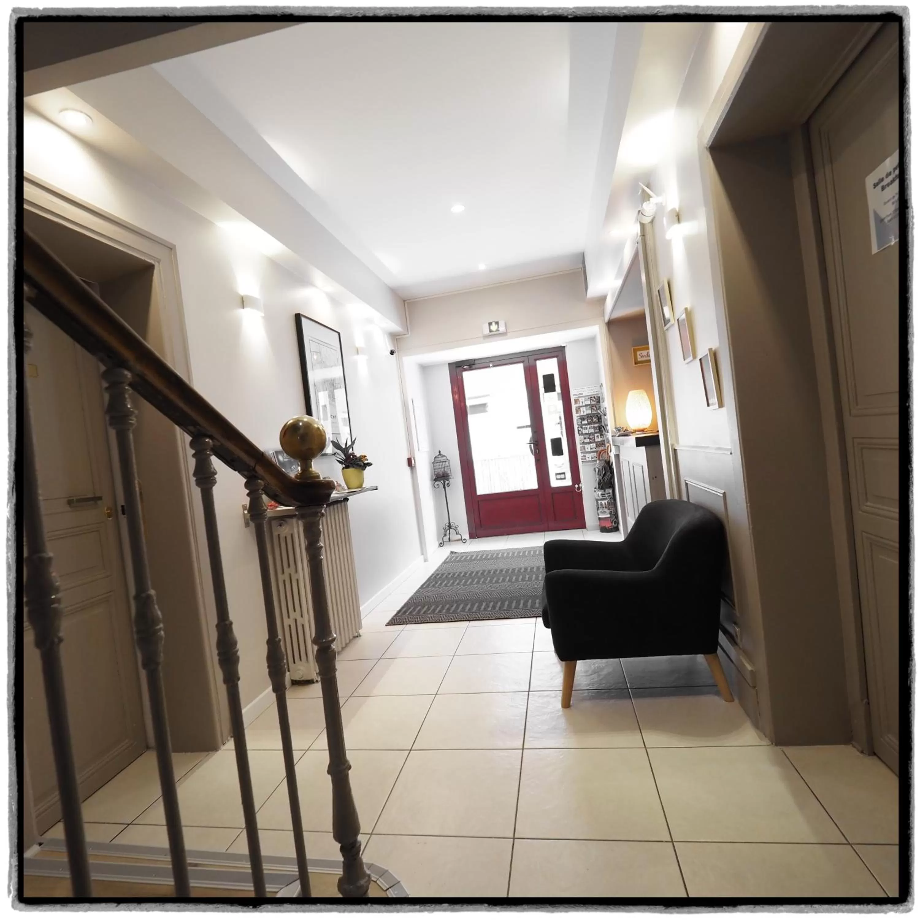 Lobby or reception in Hôtel Le Biarritz - Vichy