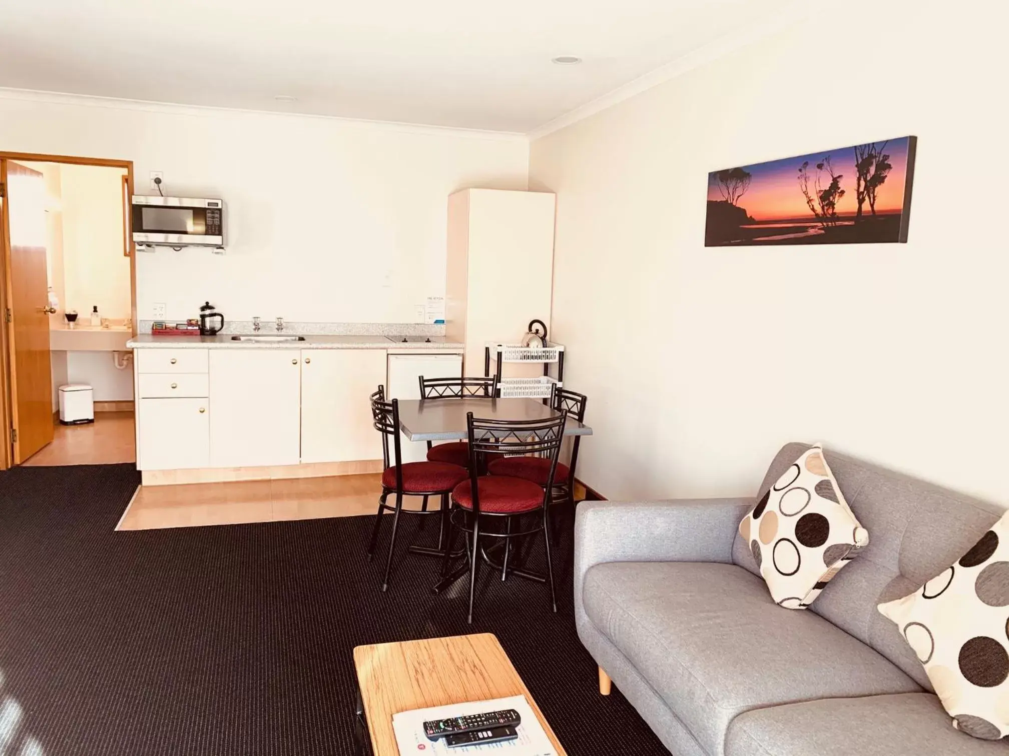 Seating Area in Admiral Court Motel & Apartments