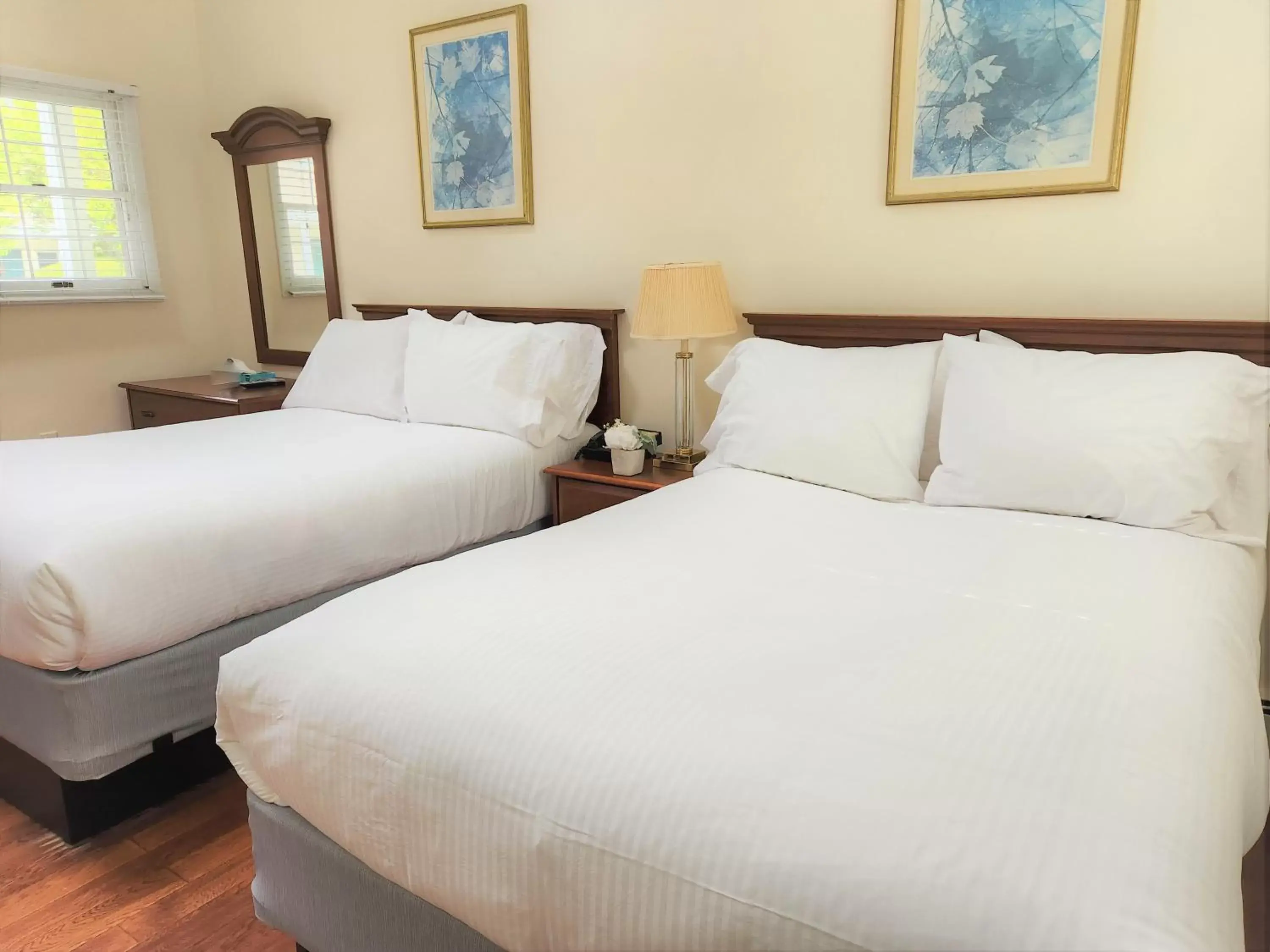 Standard Double Room in The Wainscott Inn Standard Double Room in The Wainscott Inn