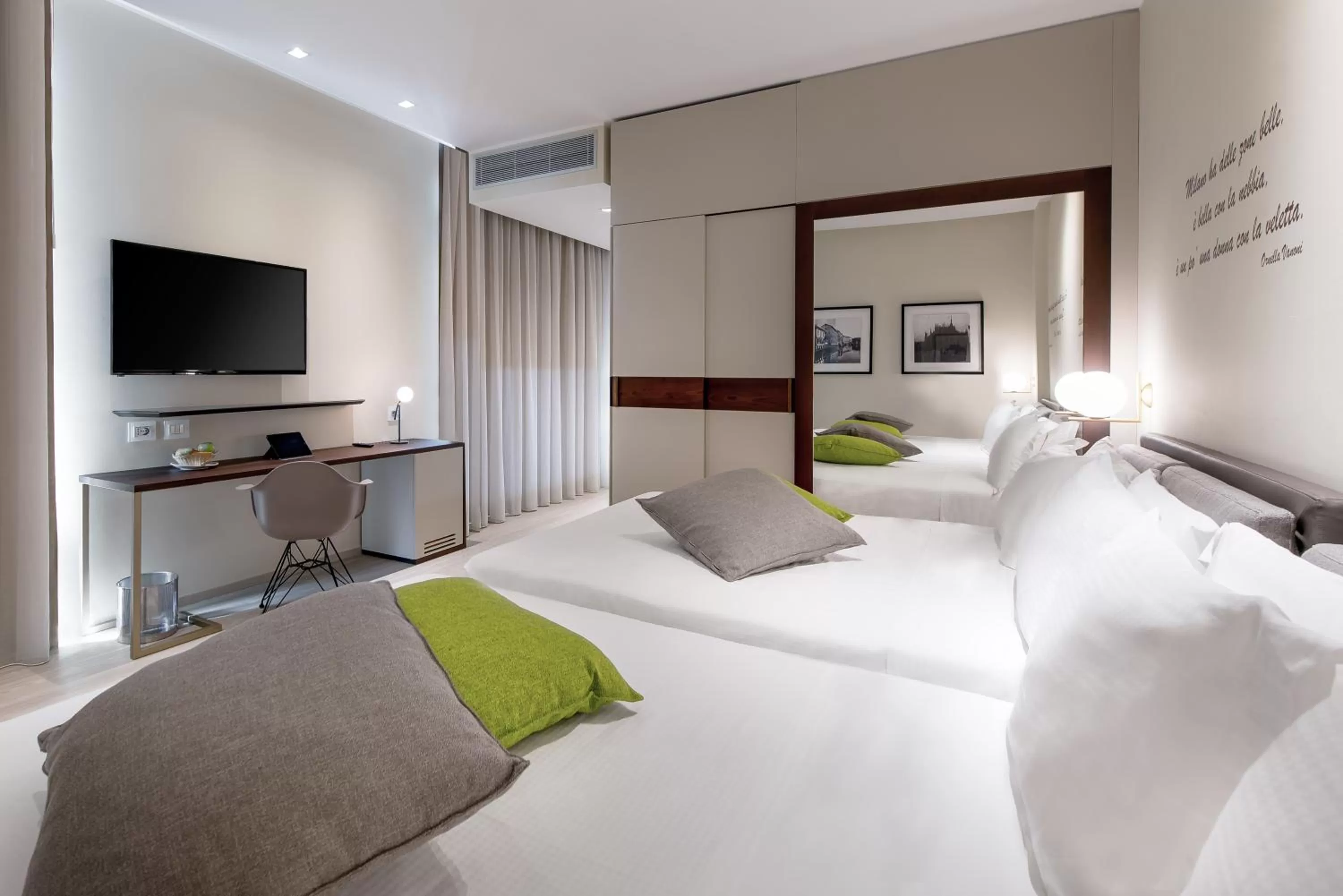 Photo of the whole room, Bed in Hotel Canada