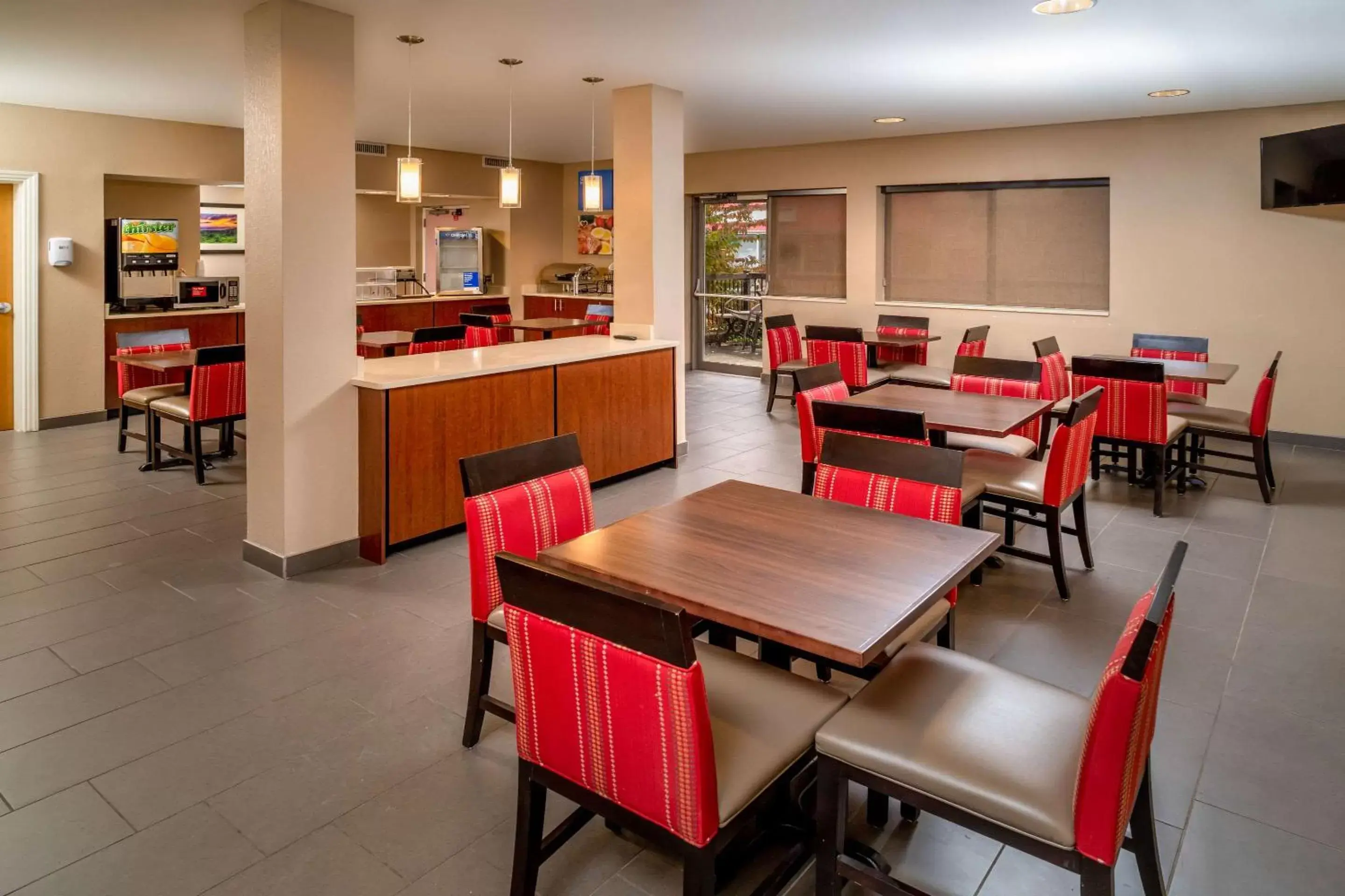 Restaurant/Places to Eat in Comfort Inn & Suites Grundy