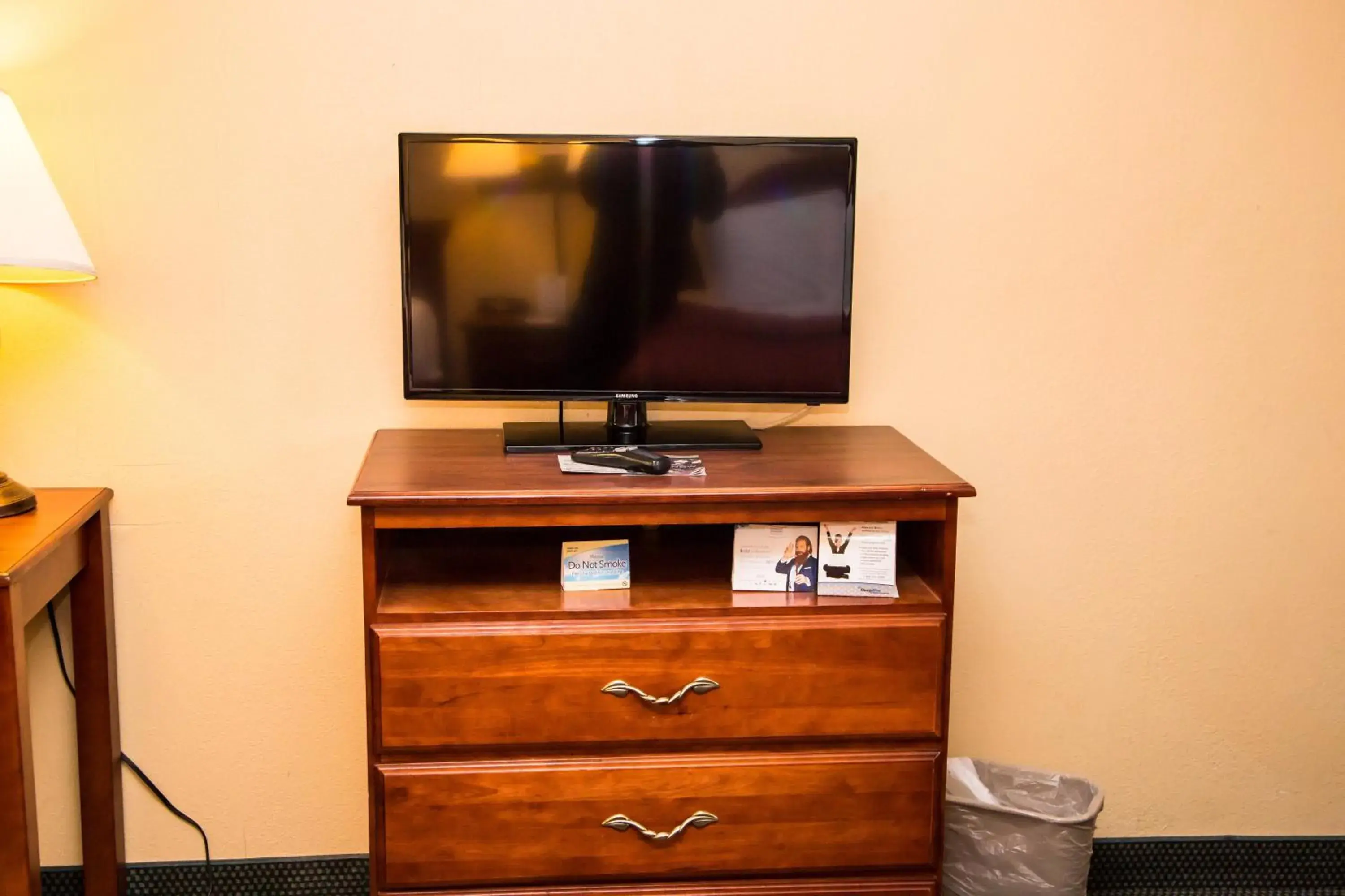 TV and multimedia, TV/Entertainment Center in Days Inn by Wyndham Alexandria South