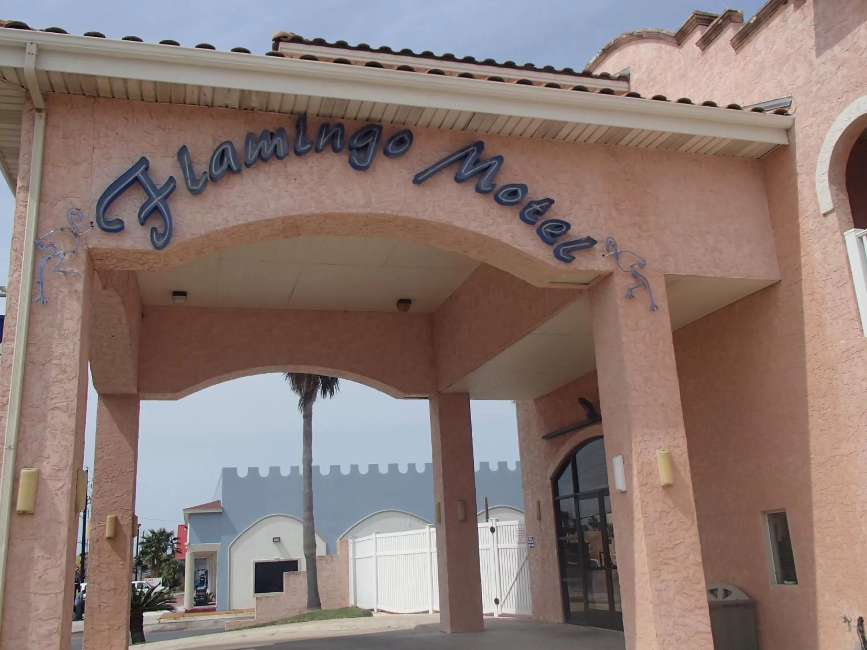 Facade/entrance in Flamingo Inn