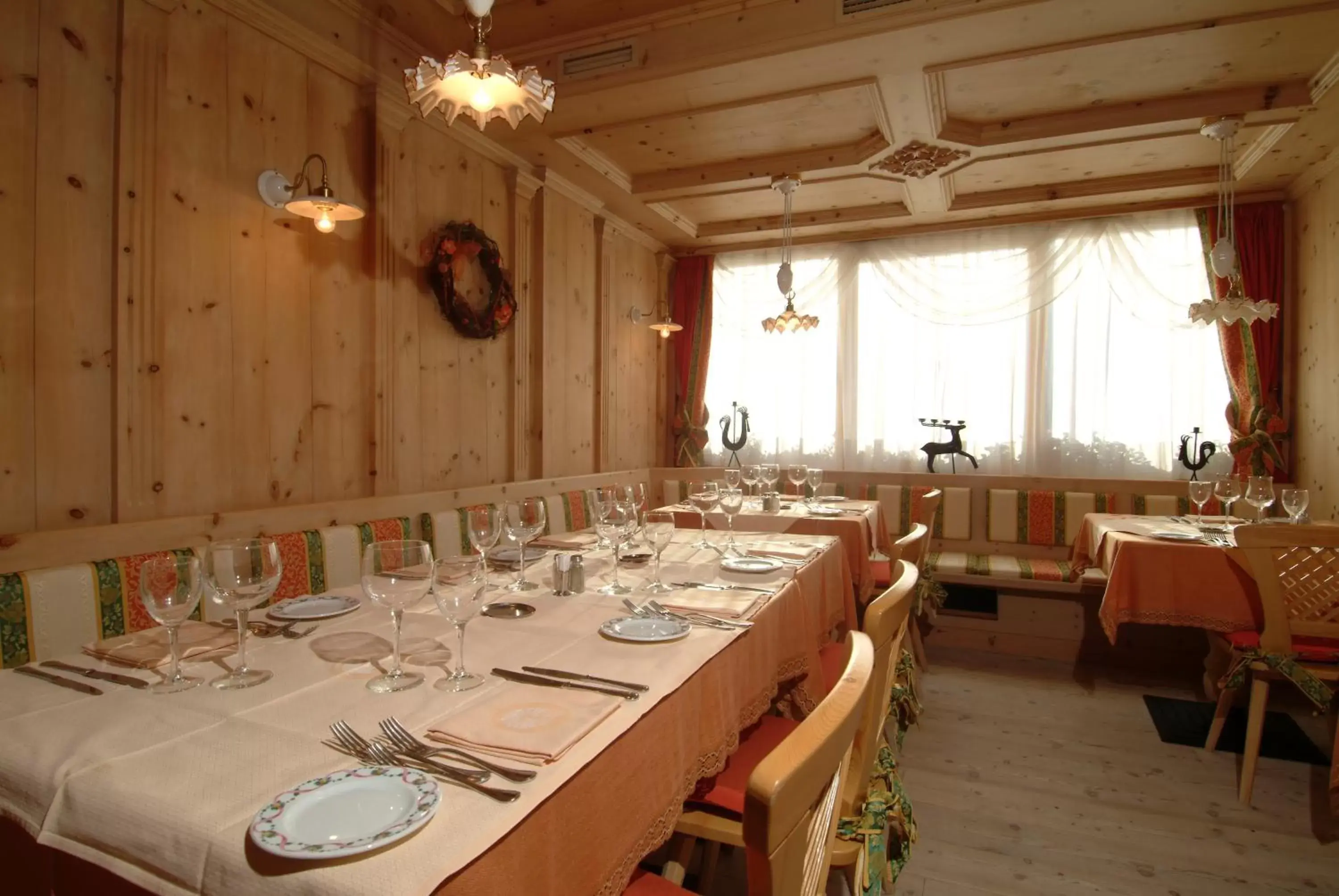 Banquet/Function facilities, Restaurant/Places to Eat in Hotel Intermonti