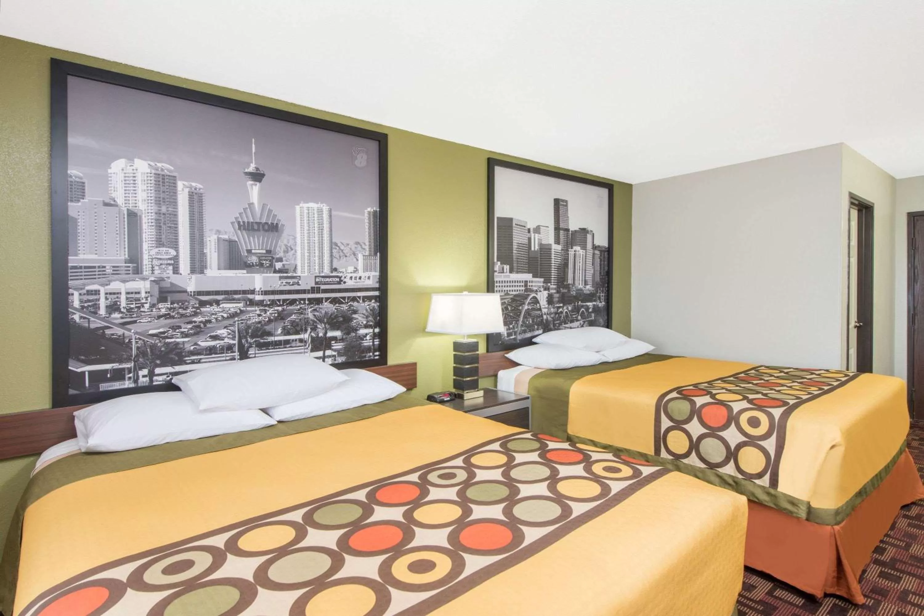 Photo of the whole room, Bed in Super 8 by Wyndham Moberly MO