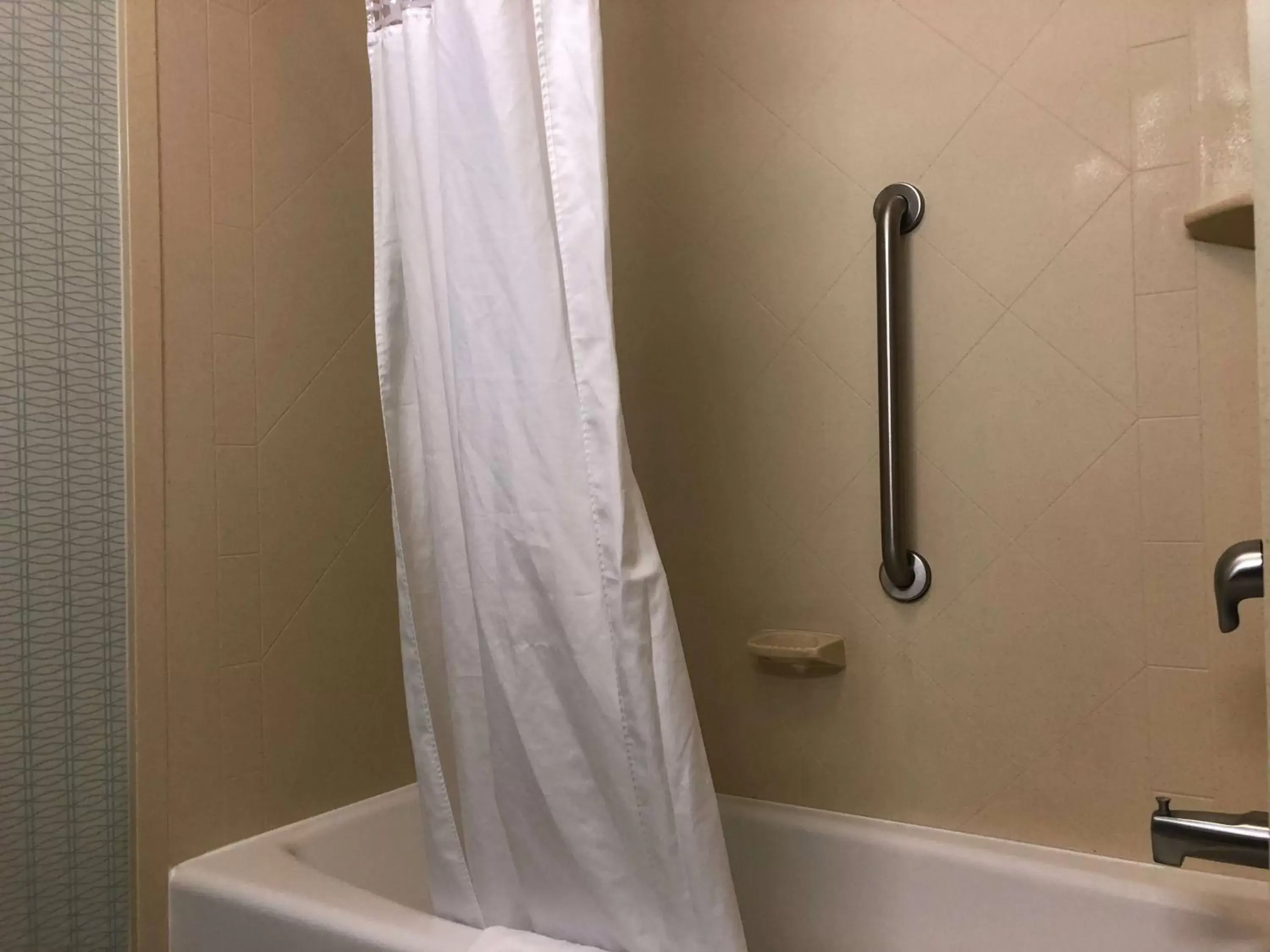 Bathroom in Hampton Inn & Suites Nashville at Opryland