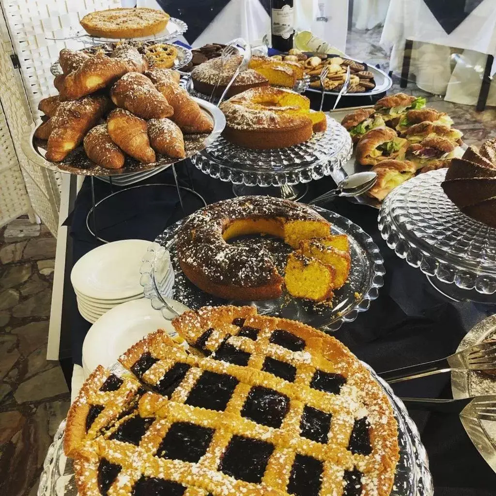 Breakfast in Hotel Gabbiano