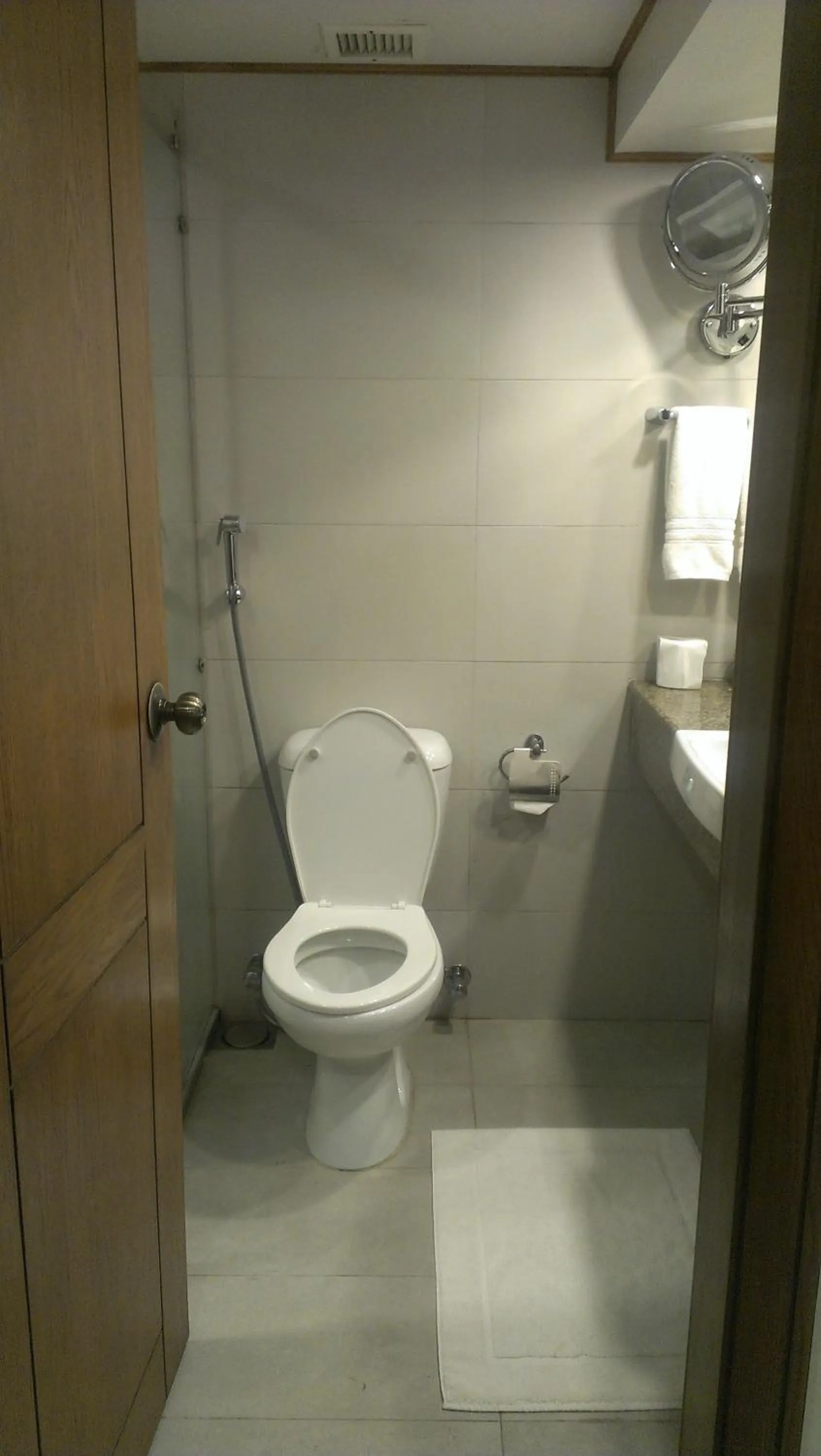 Regent Plaza Hotel & Convention Center