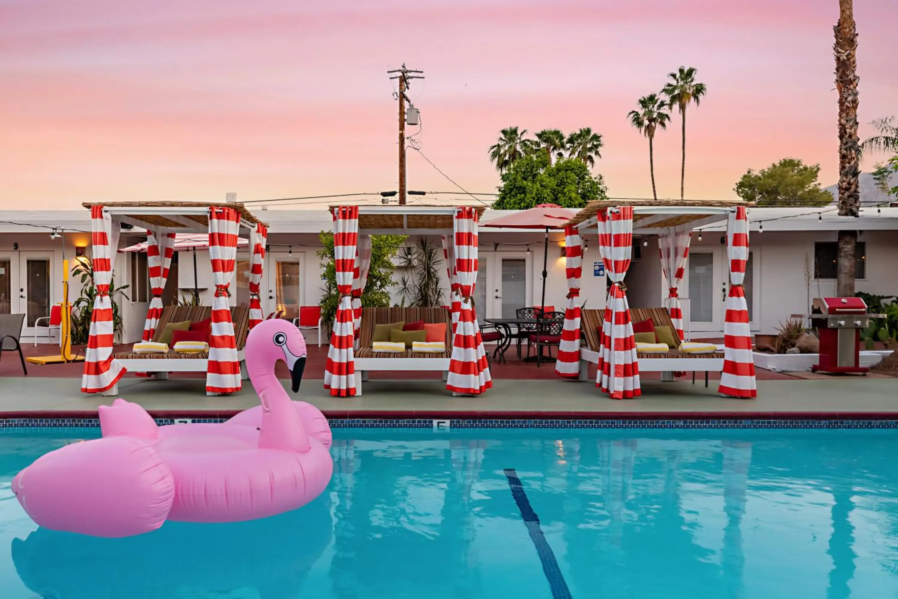 Swimming Pool in Float Palm Springs