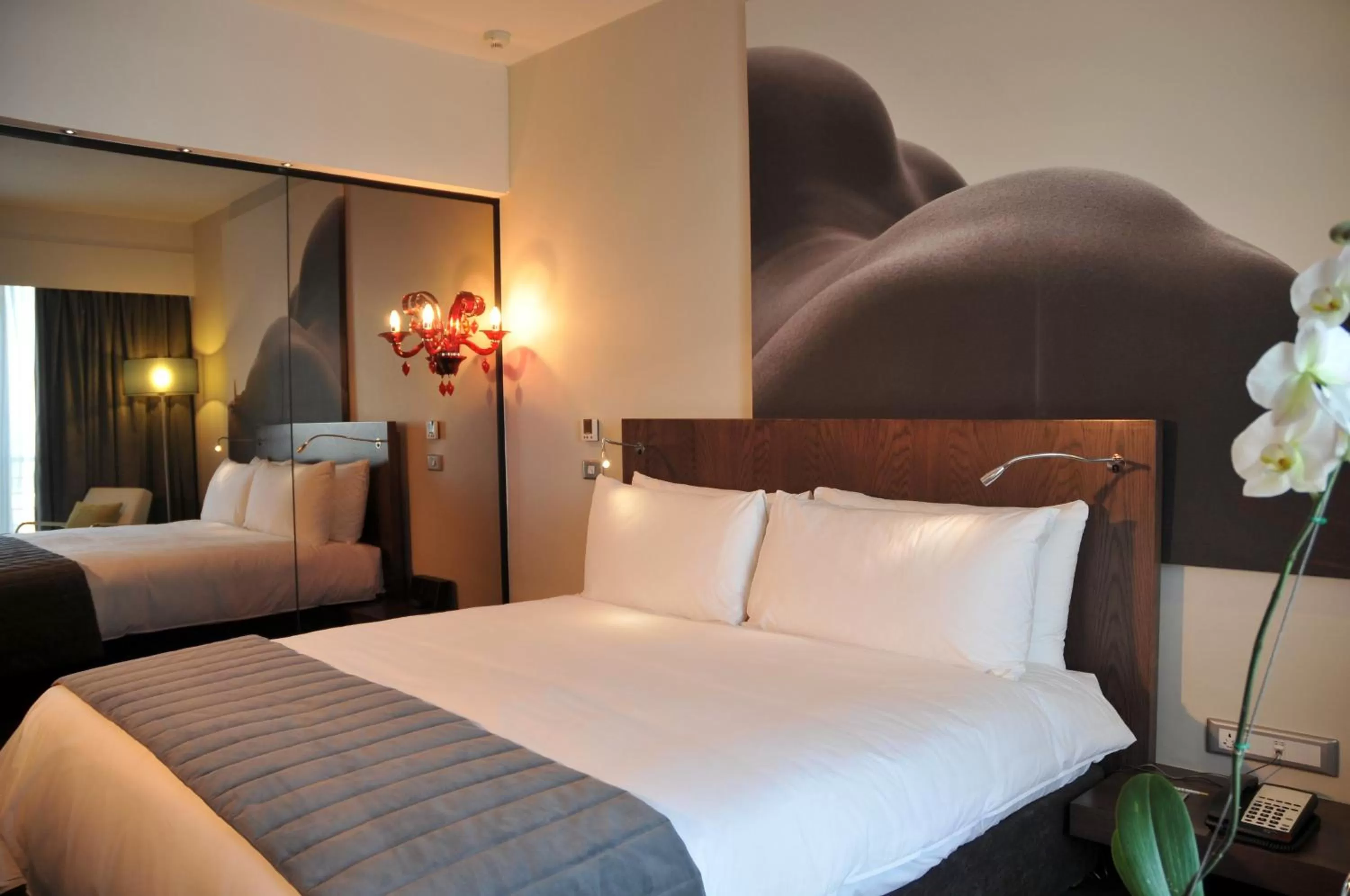 Photo of the whole room, Bed in Southern Sun Rosebank, Johannesburg