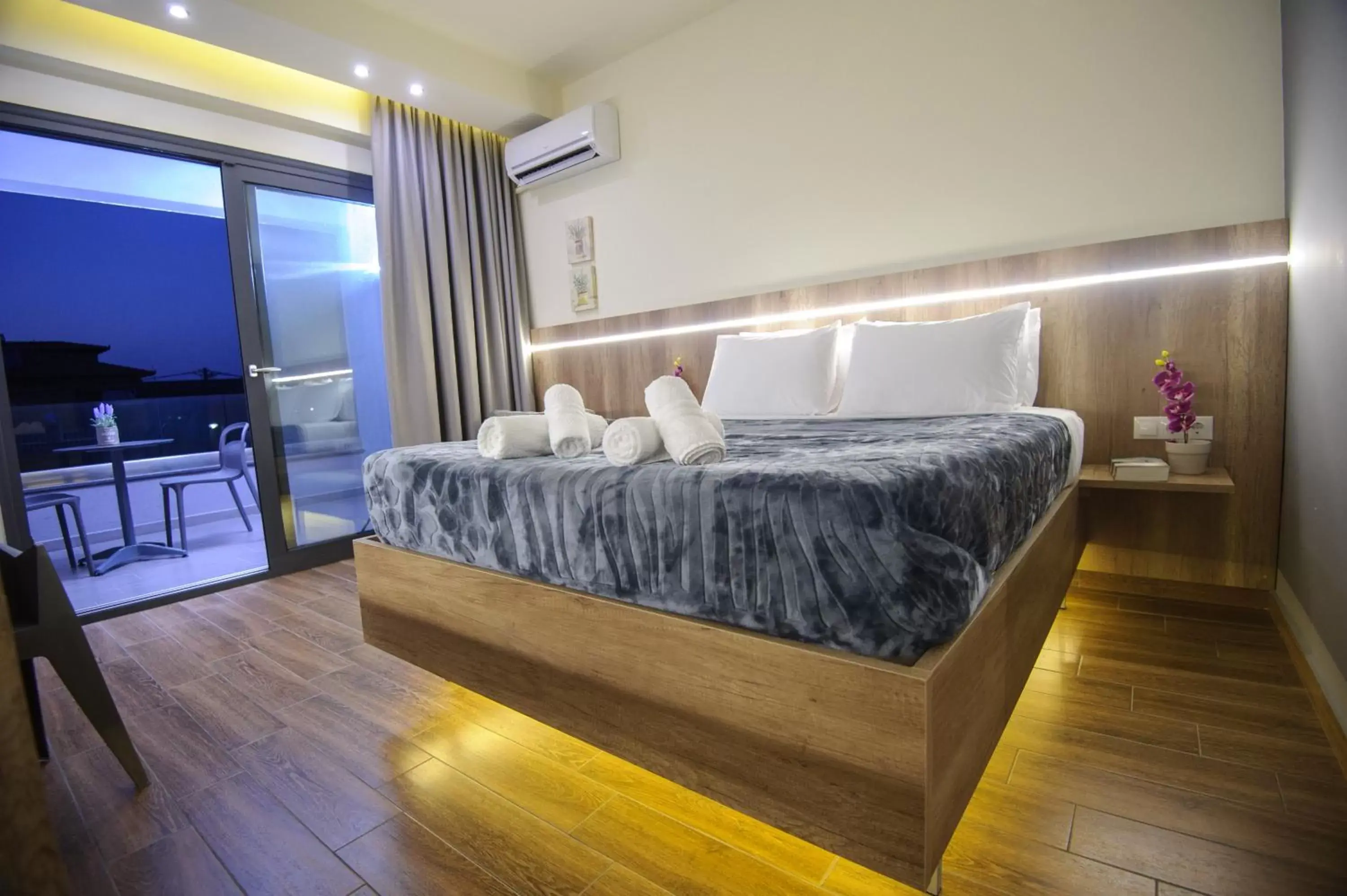 Bed in Hotel Yakinthos