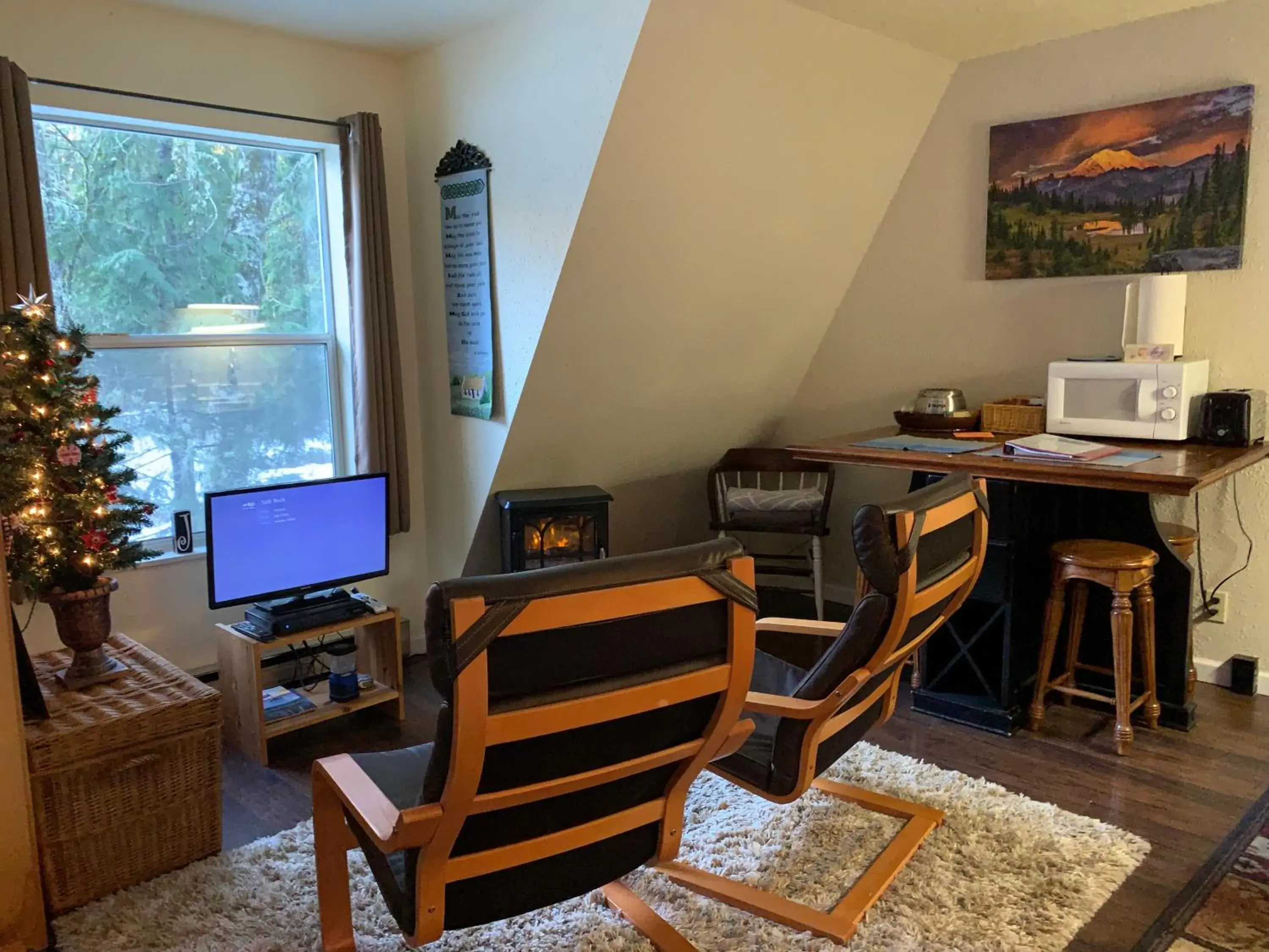 Seating area in Mountain Meadows Inn