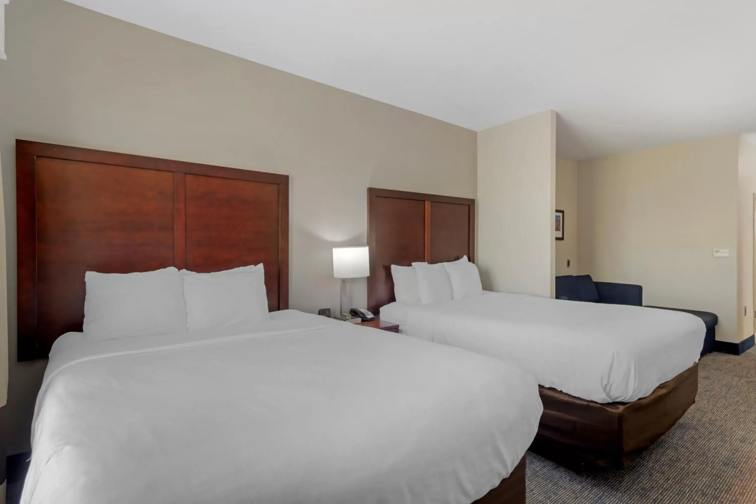 Bed in Comfort Suites Stockbridge Atlanta South