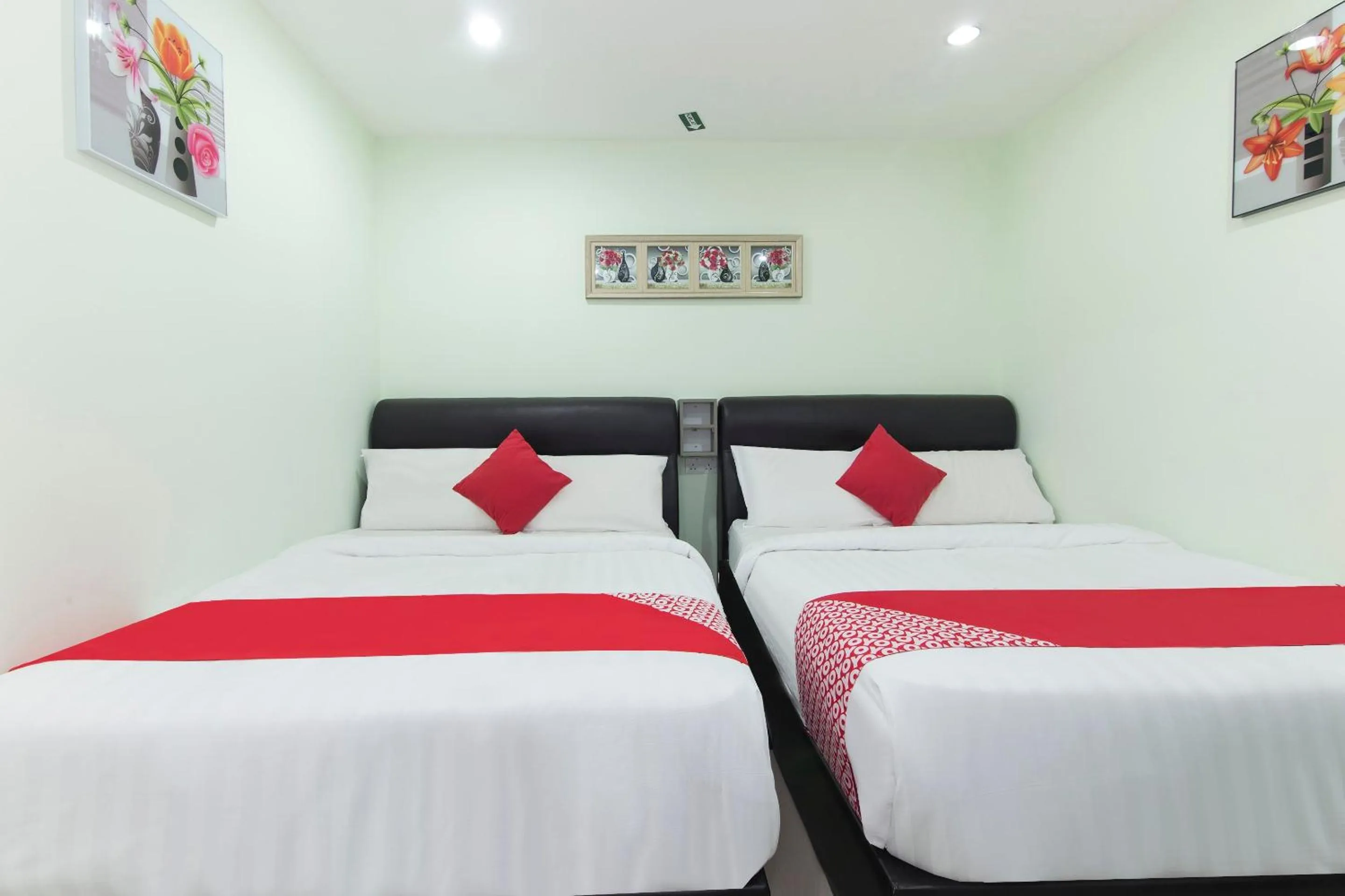 Bedroom, Bed in OYO 444 KL Empire Hotel