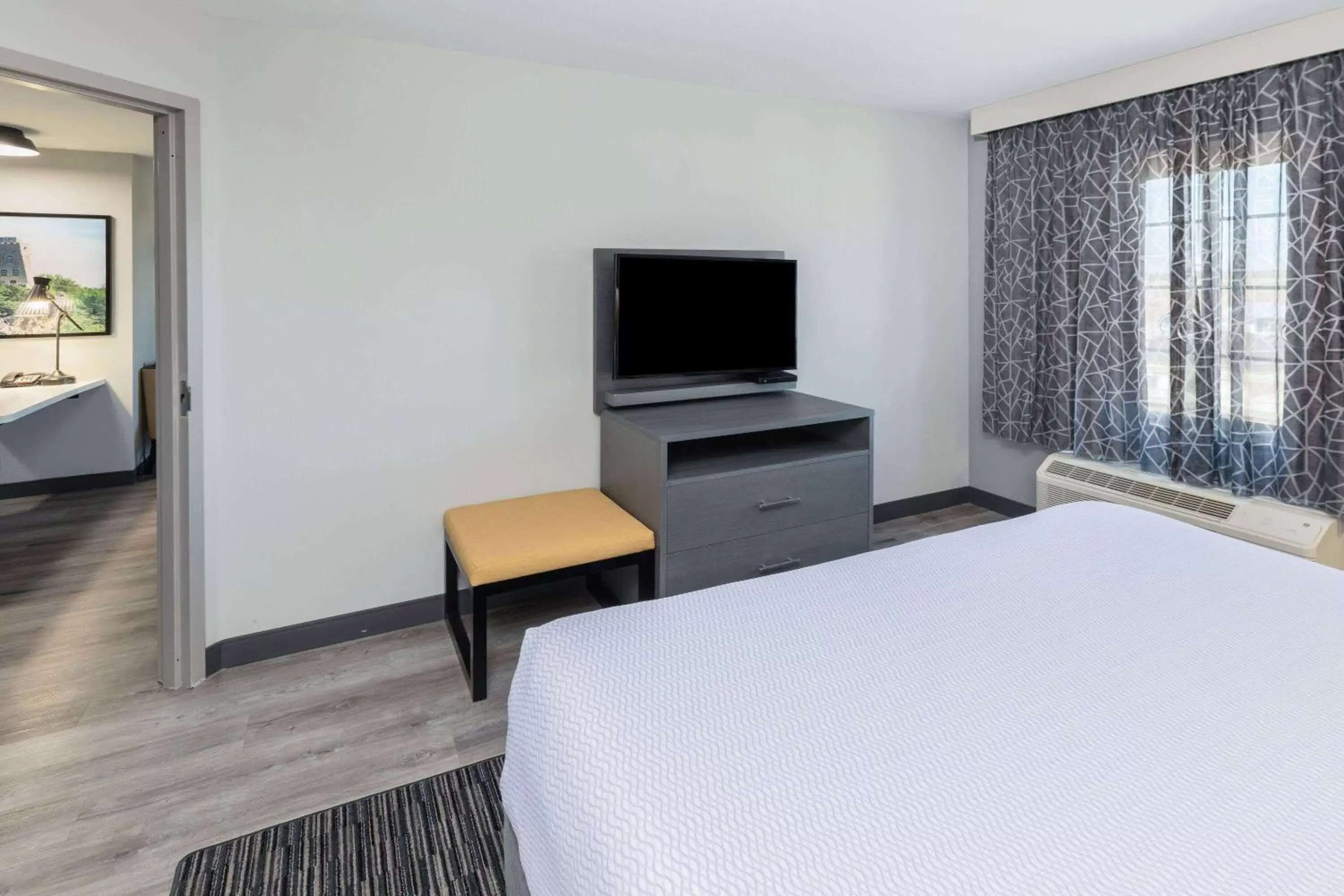 Photo of the whole room, Bed in La Quinta Inn & Suites by Wyndham Ardmore Photo of the whole room, Bed in La Quinta Inn & Suites by Wyndham Ardmore