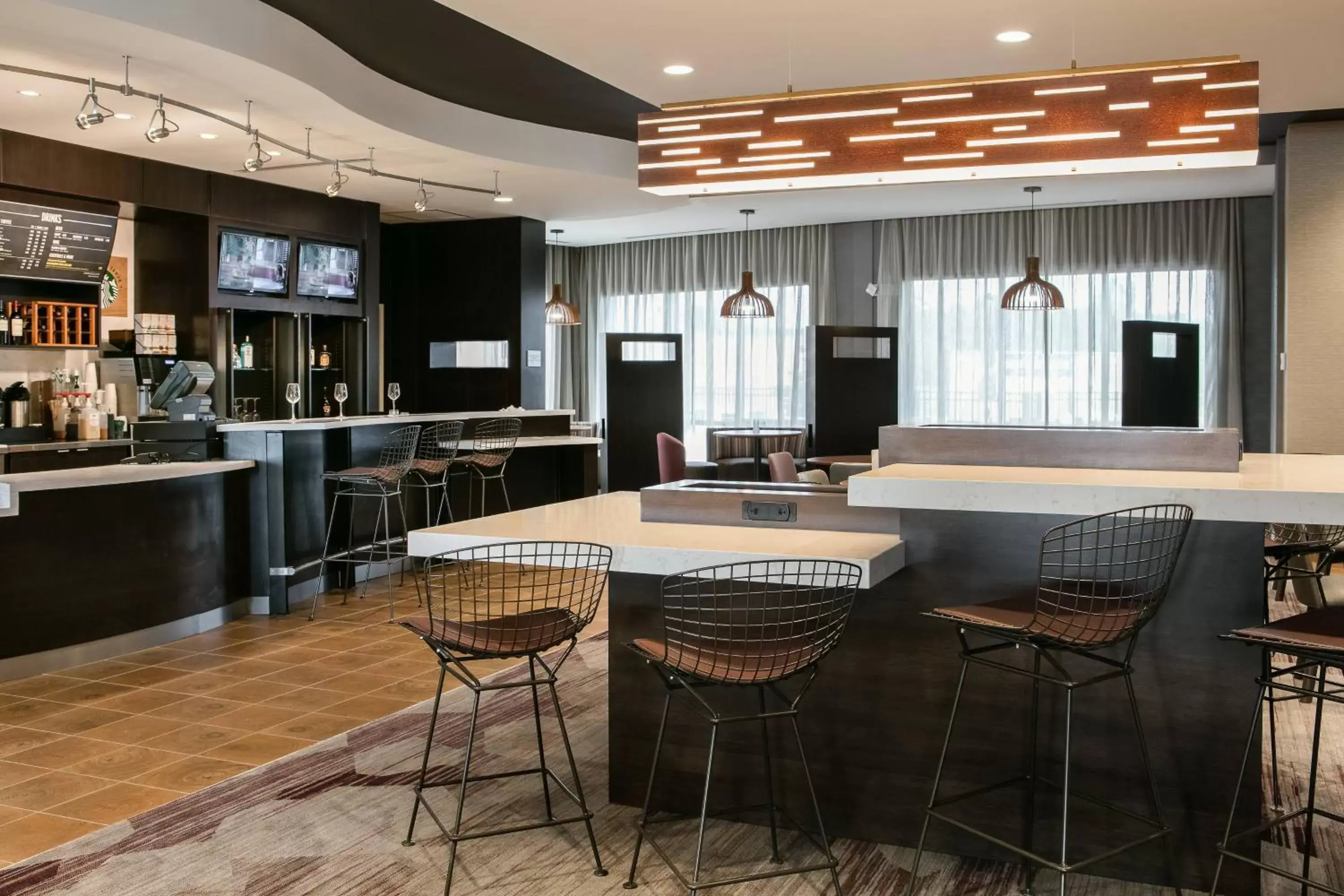 Restaurant/places to eat in Courtyard by Marriott Omaha Bellevue at Beardmore Event Center