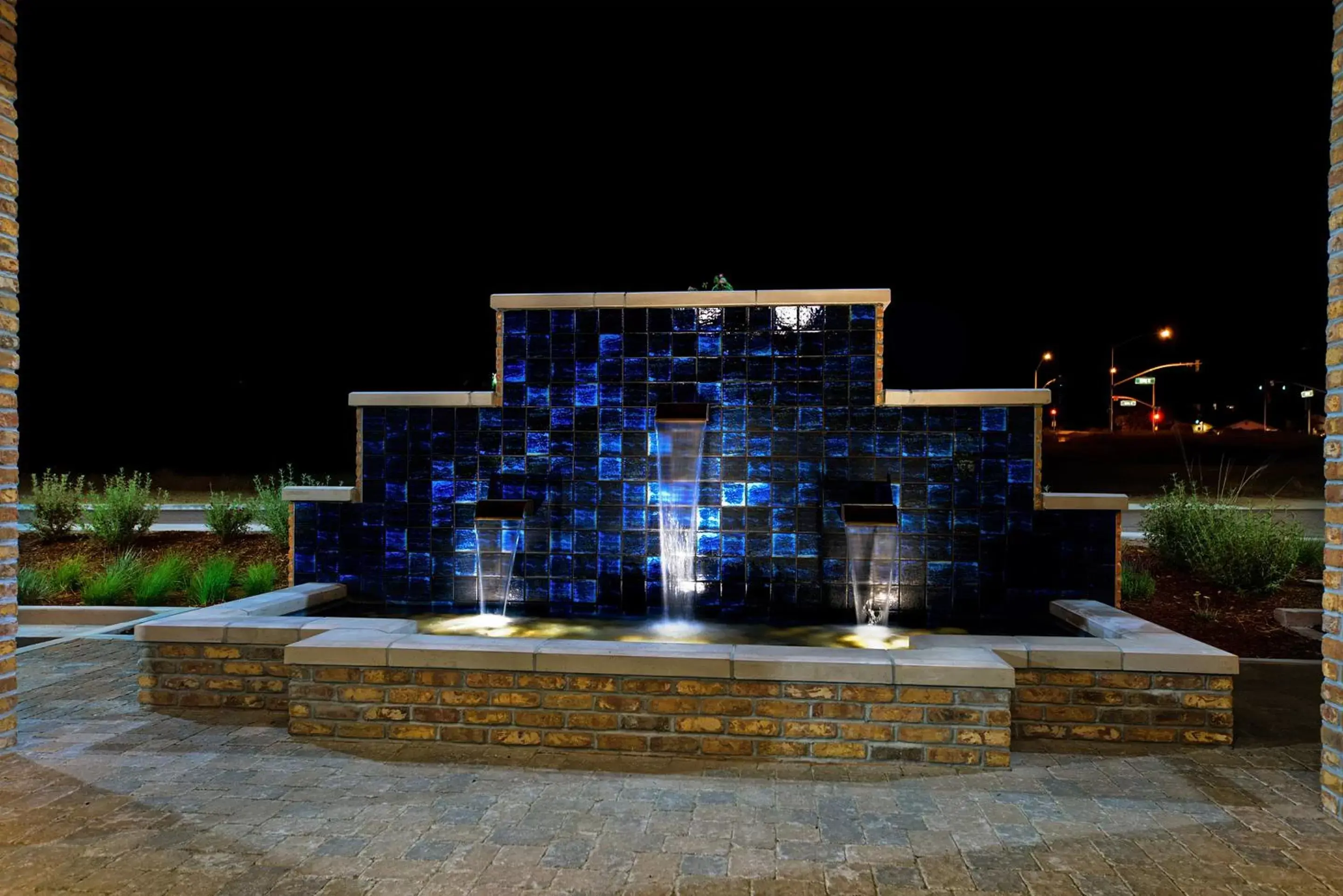 Facade/entrance in Oxford Suites Paso Robles Facade/entrance in Oxford Suites Paso Robles