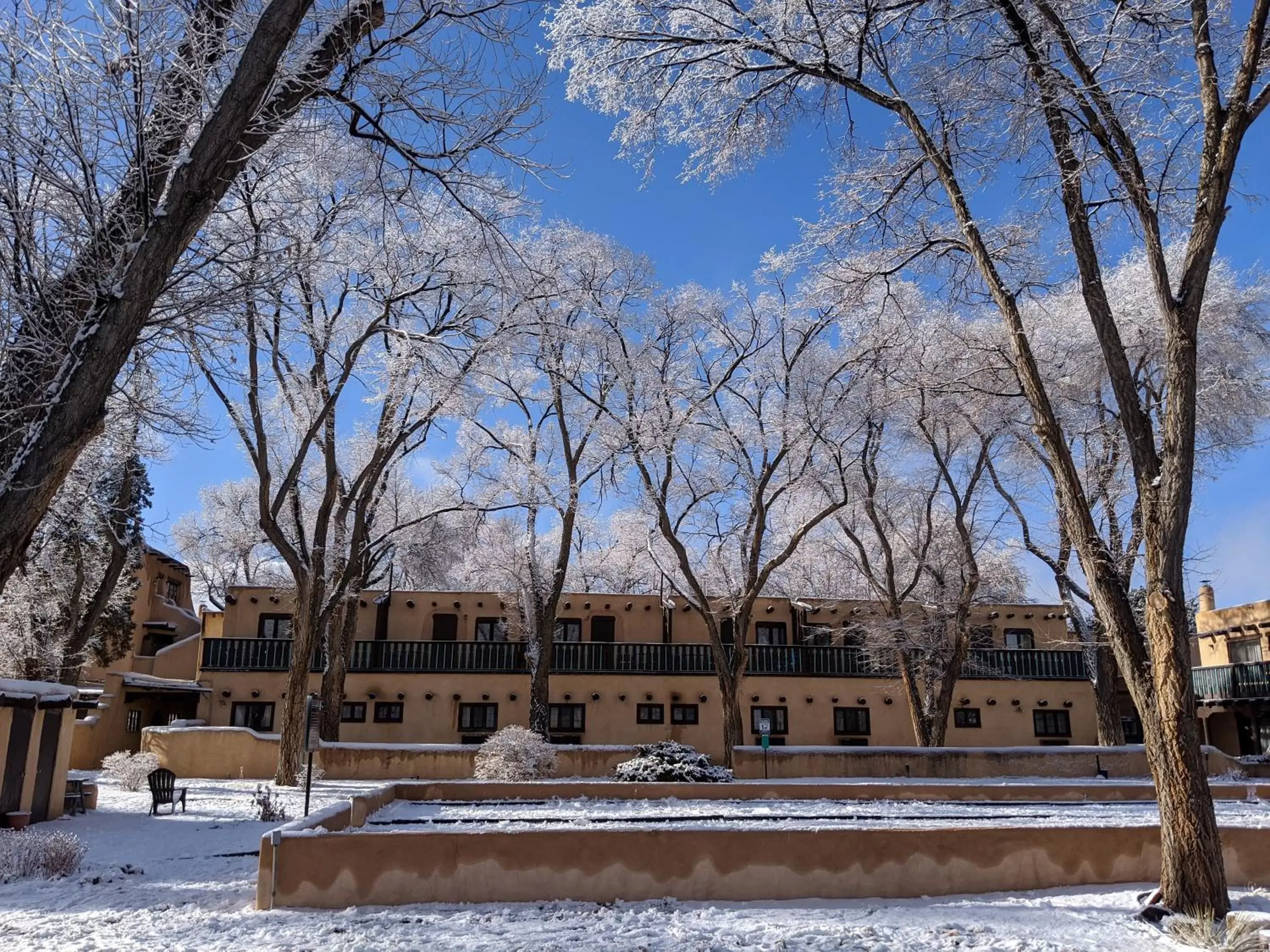 Property building, Winter in Sagebrush Inn & Suites