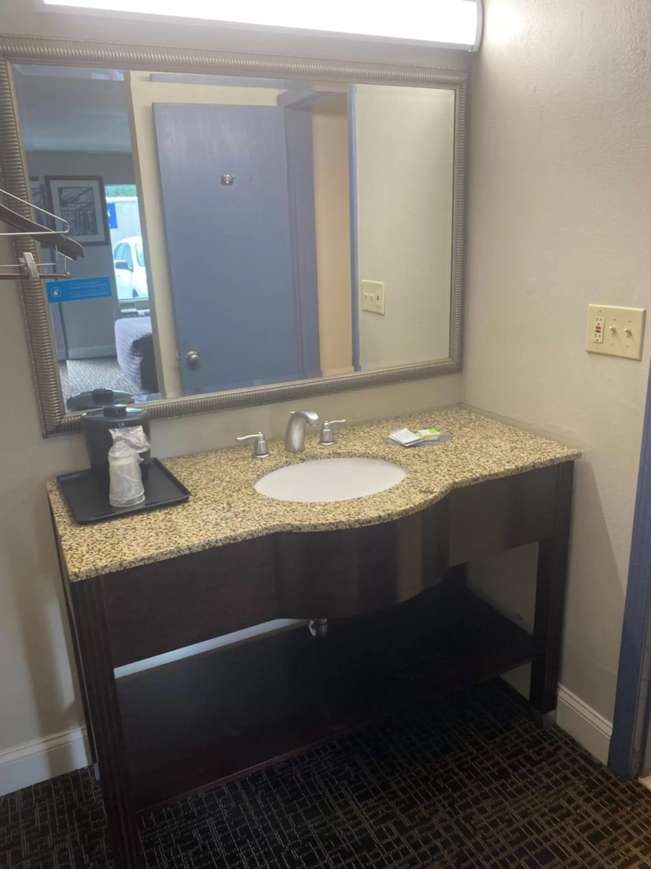Bathroom in Fairview Inn - Greensboro Airport