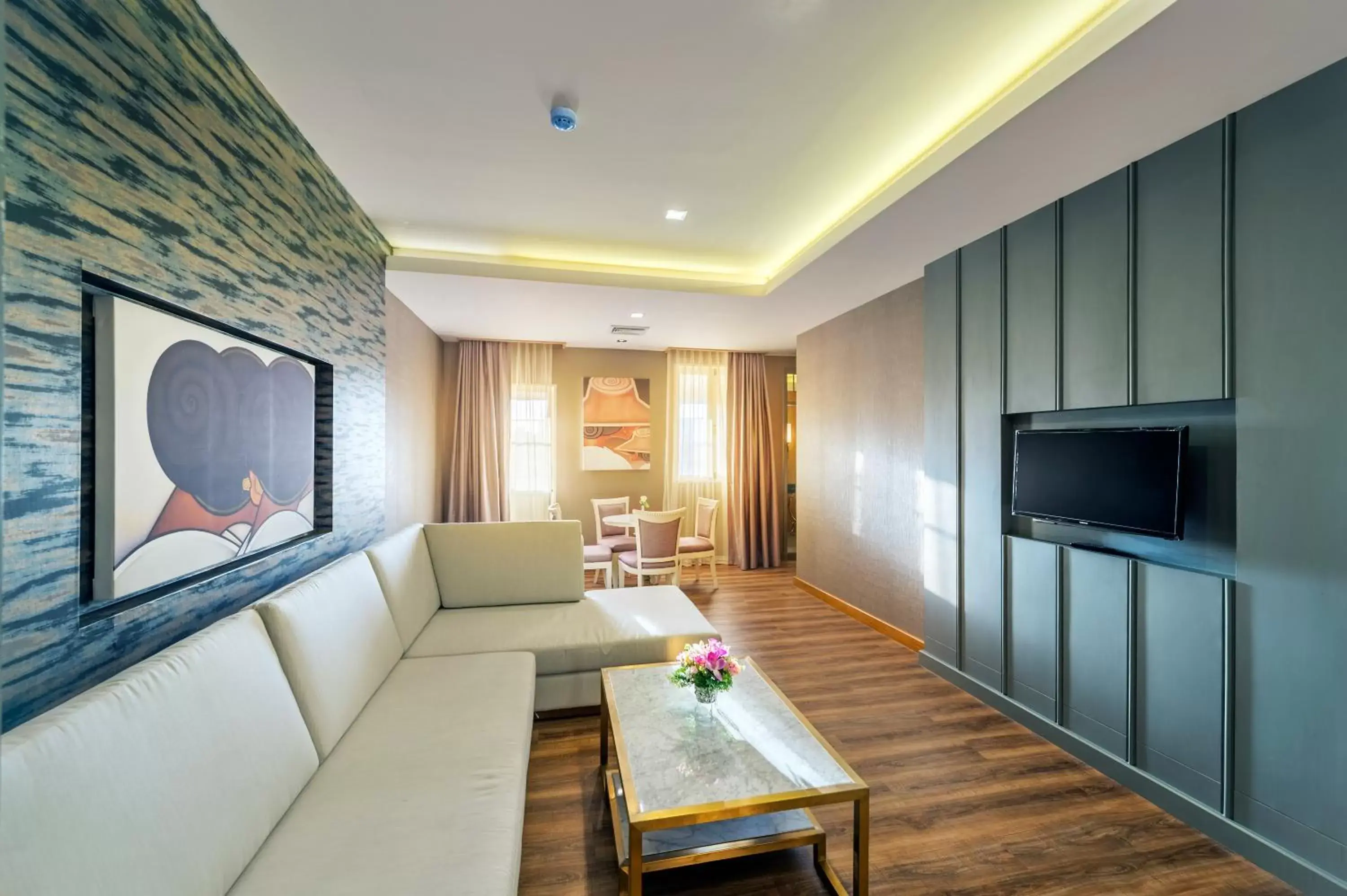 Living room, Seating Area in Royal Rattanakosin Hotel SHA Plus