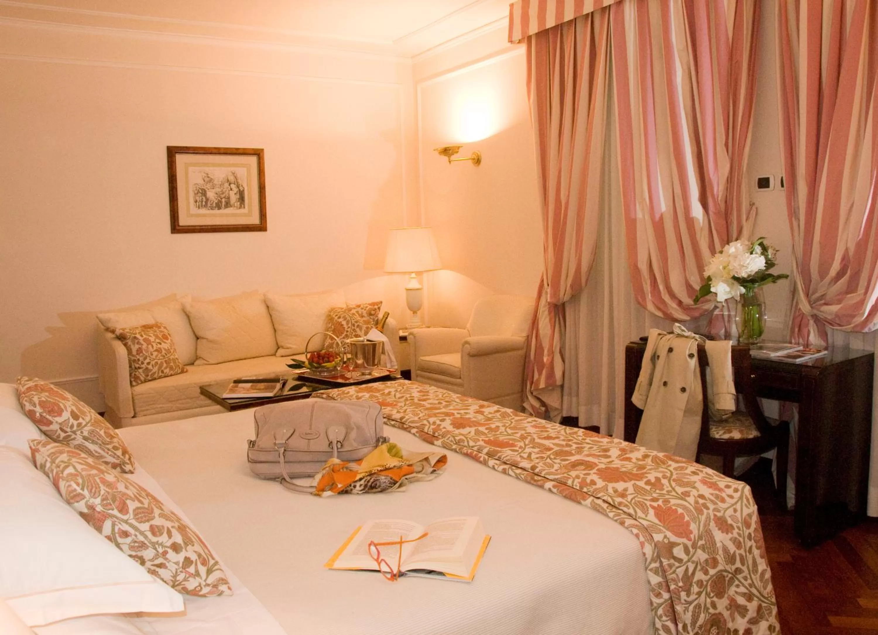 Bed in Hotel De La Ville