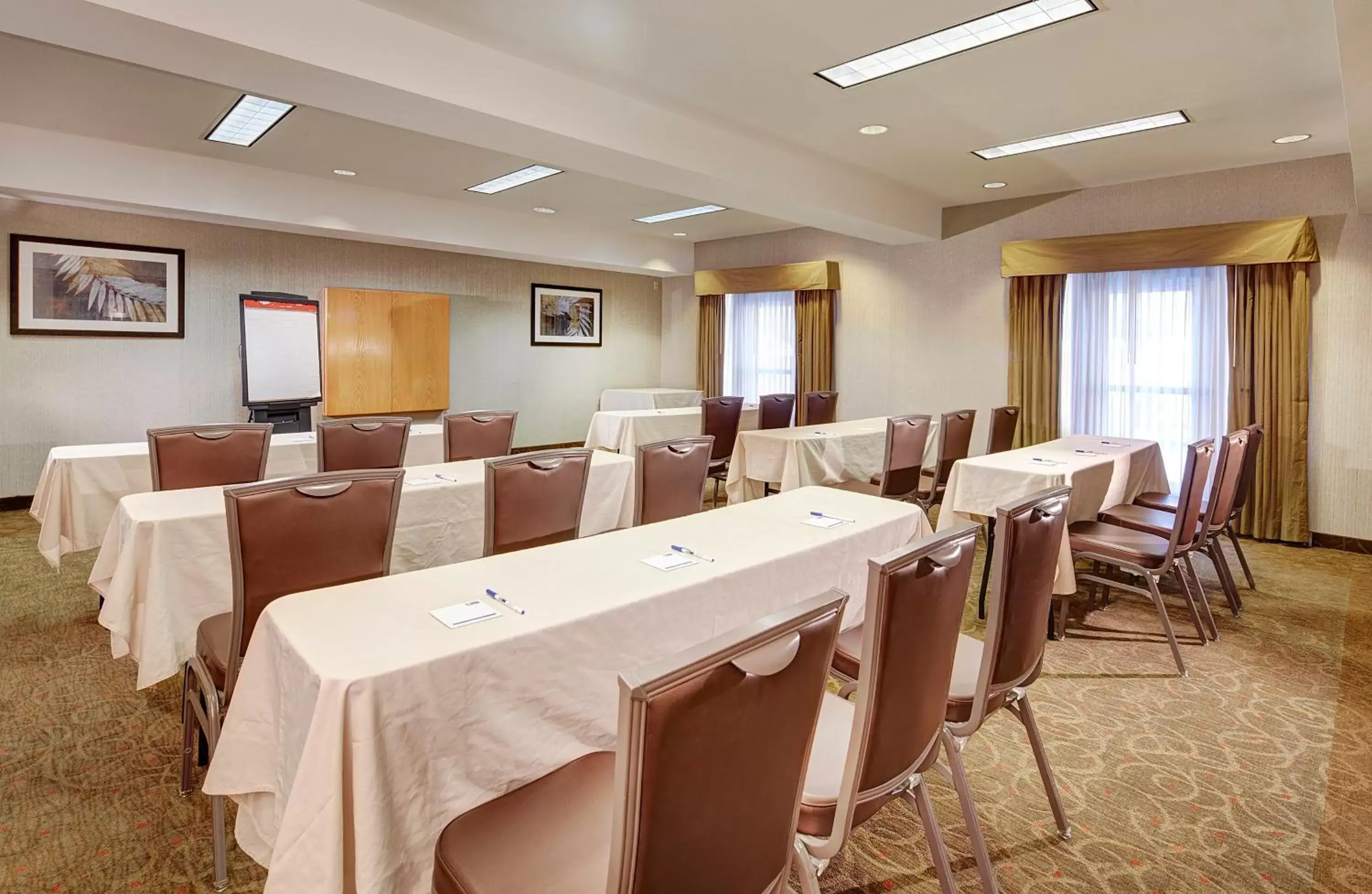 Meeting/conference room in Holiday Inn Express San Diego - Sorrento Valley, an IHG Hotel