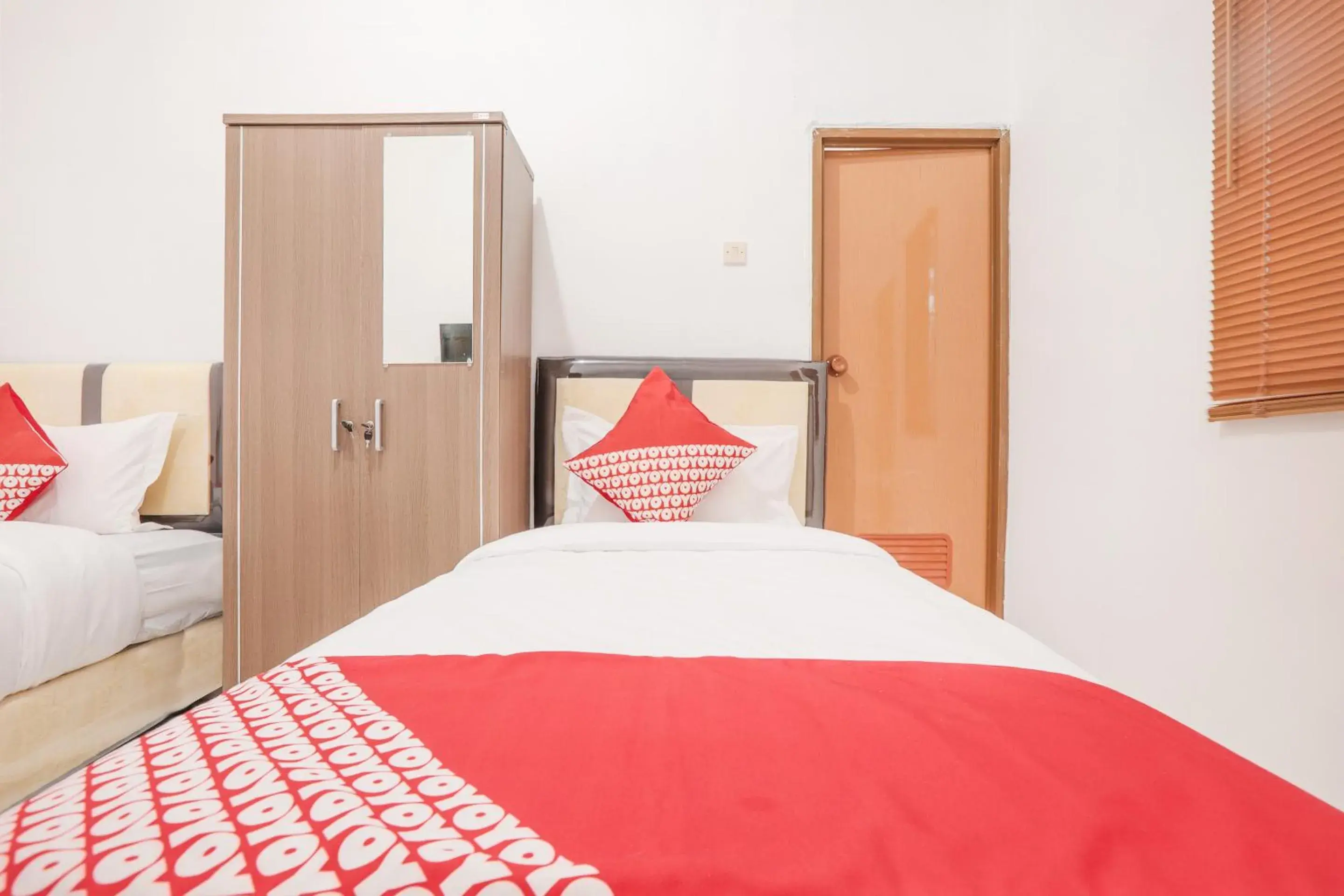 Bedroom, Bed in OYO 160 Lontar Residence Near Bina Sehat Hospital Mandiri