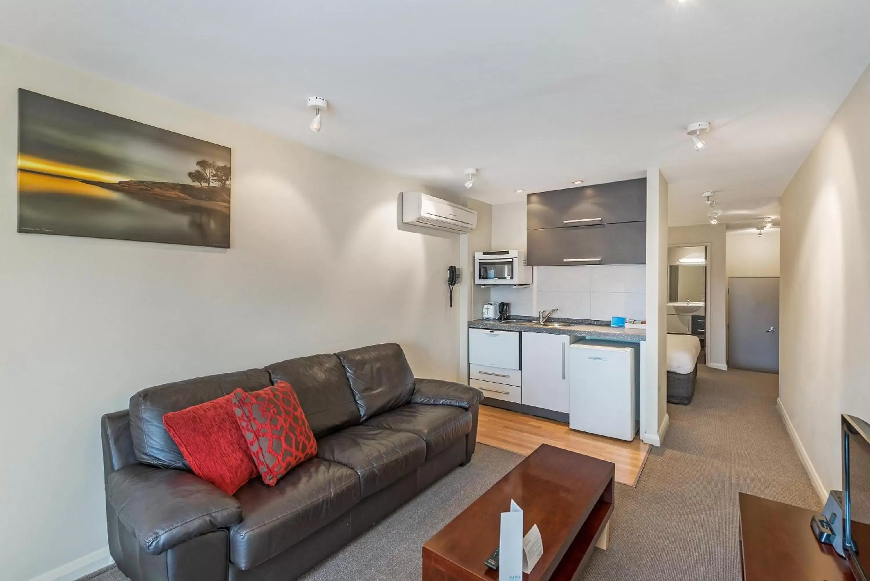 Kitchen or kitchenette, Seating Area in Mantra One Sandy Bay Road