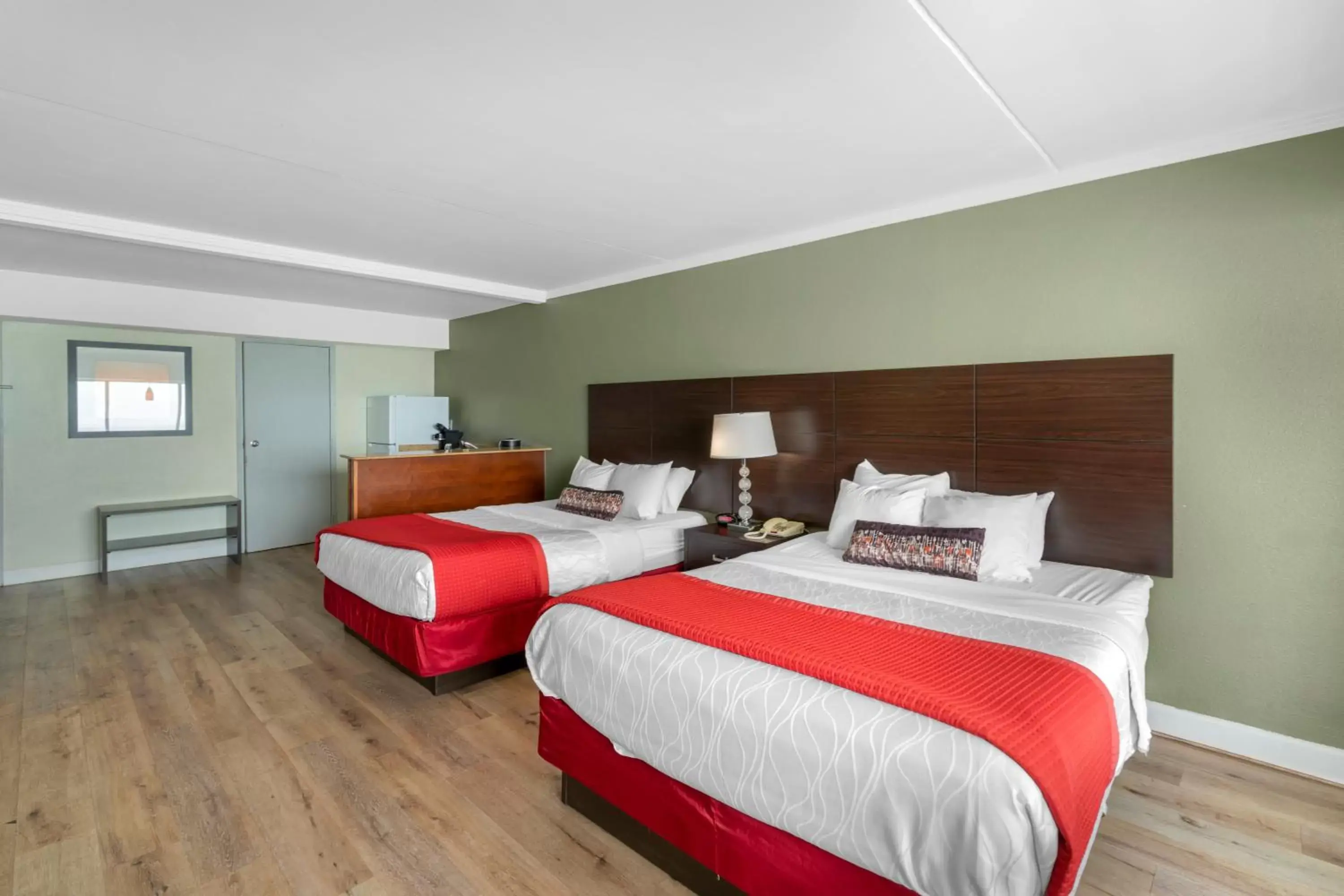 Bedroom, Bed in Sandcastle Resort