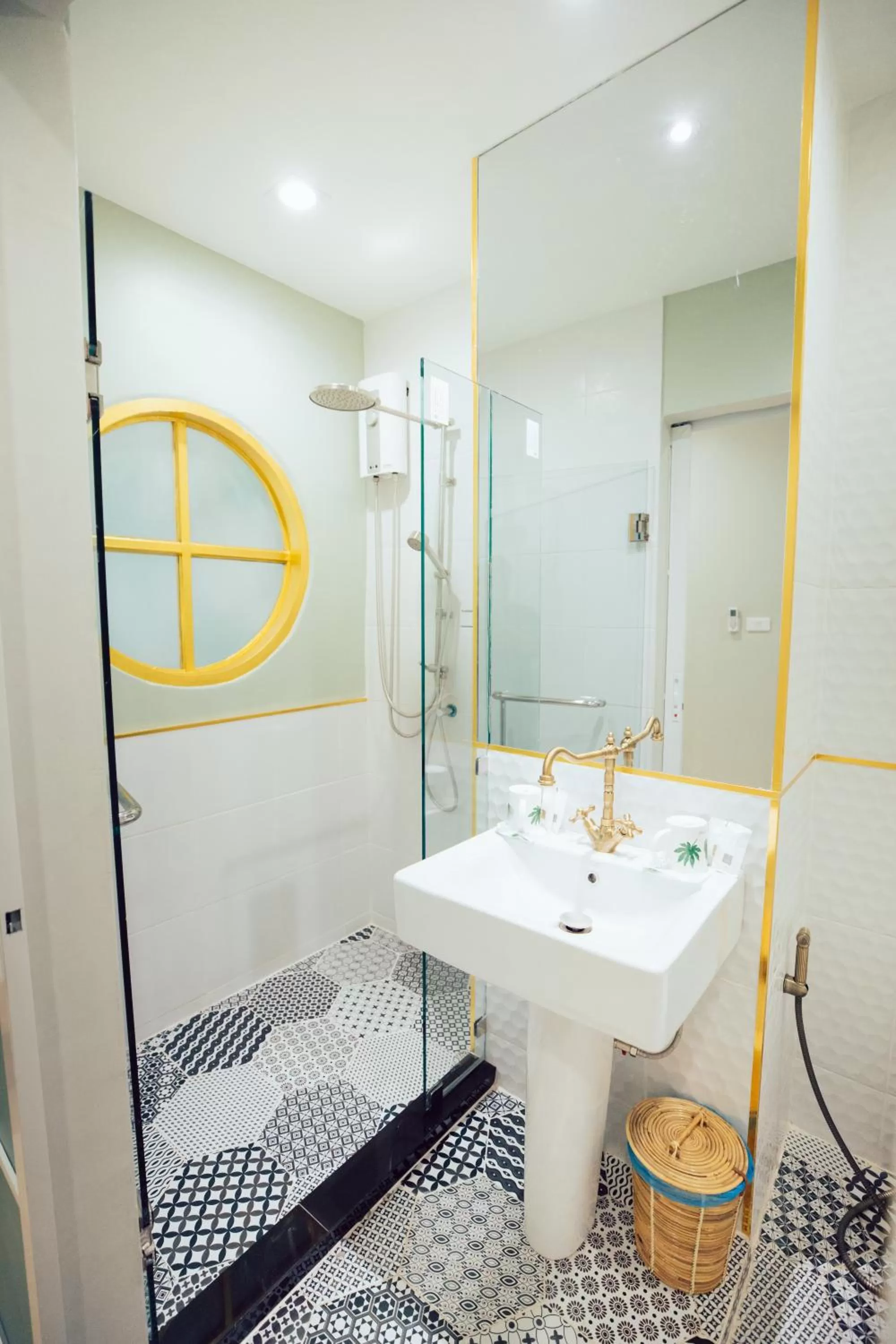 Shower, Bathroom in J's Cafe and Poshtel