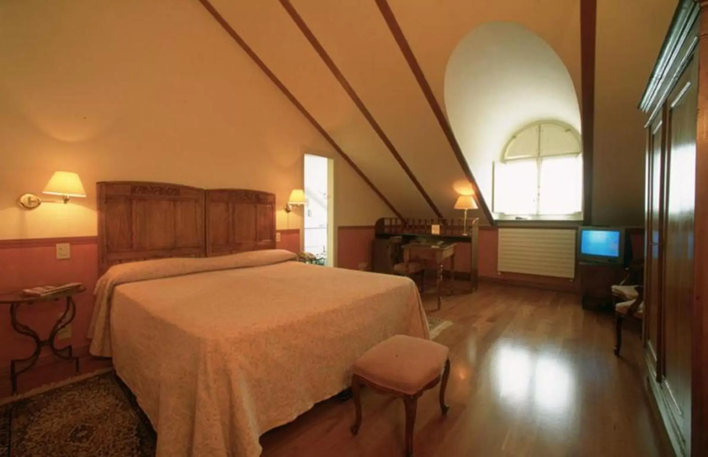 Photo of the whole room, Bed in Hotel Roma e Rocca Cavour