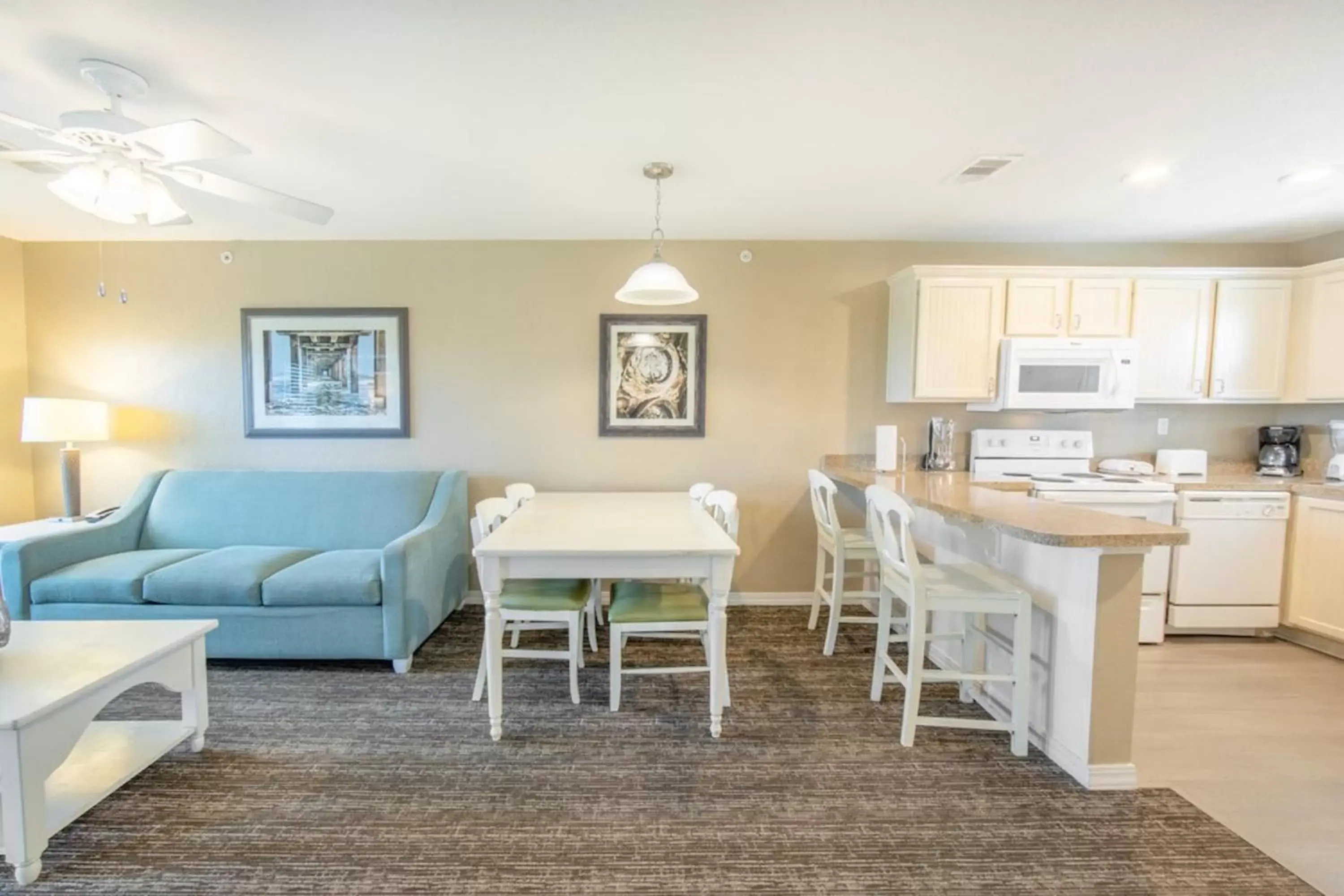 Photo of the whole room, Dining Area in Holiday Inn Club Vacations Galveston Seaside Resort, an IHG Hotel