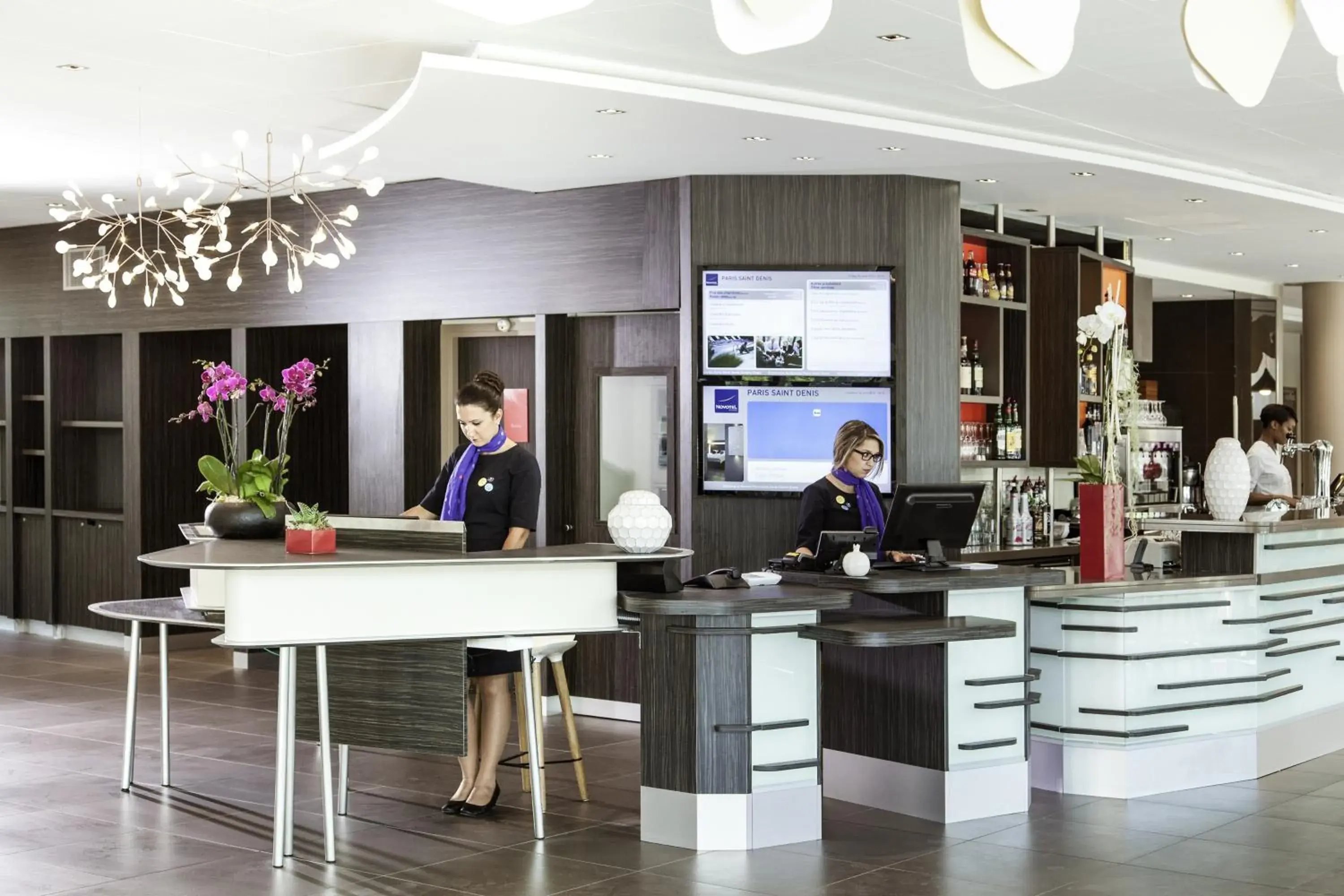 Lobby or reception in Novotel Paris Saint Denis Stade Basilique