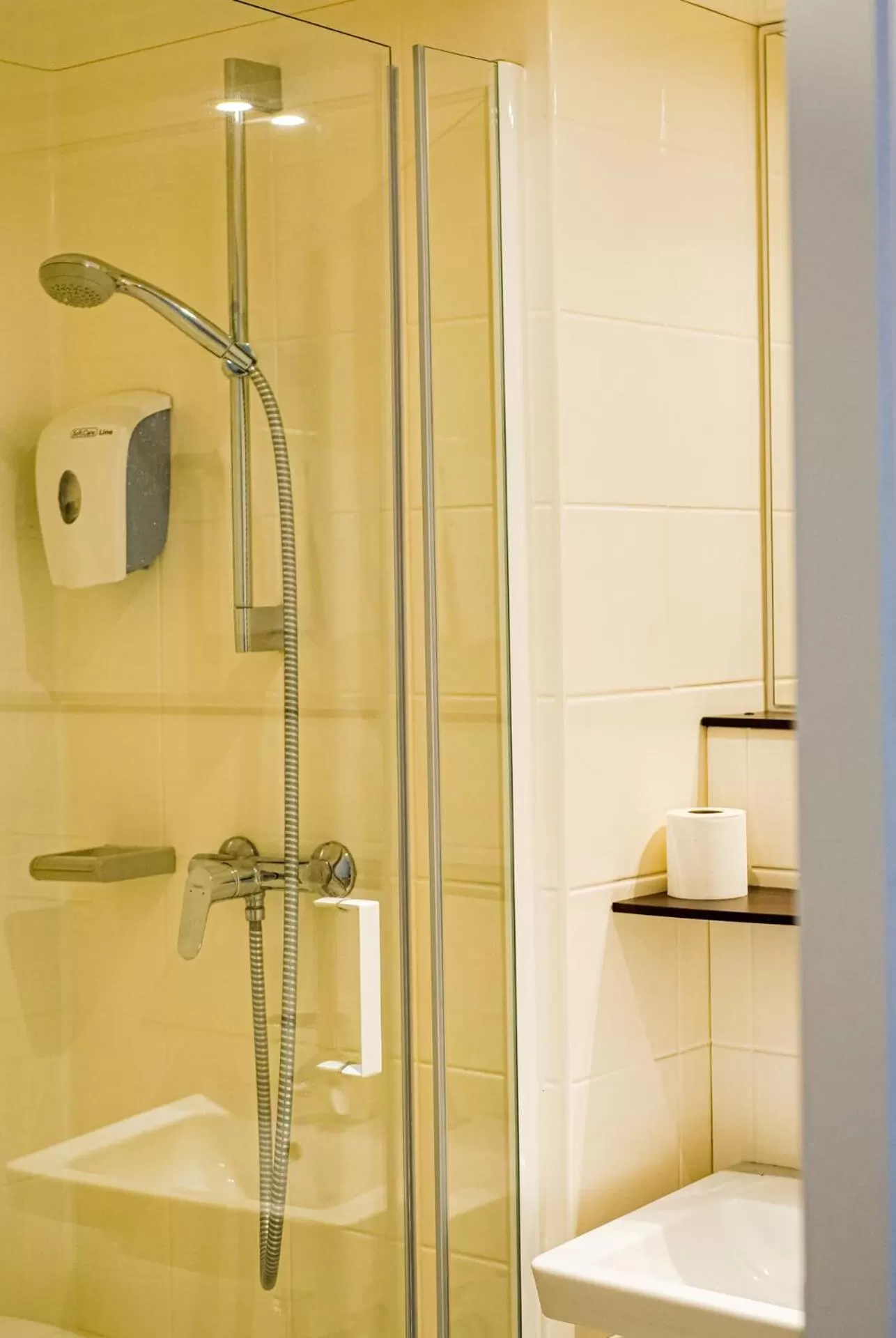 Bathroom in Hotel du Parc - Chantepie