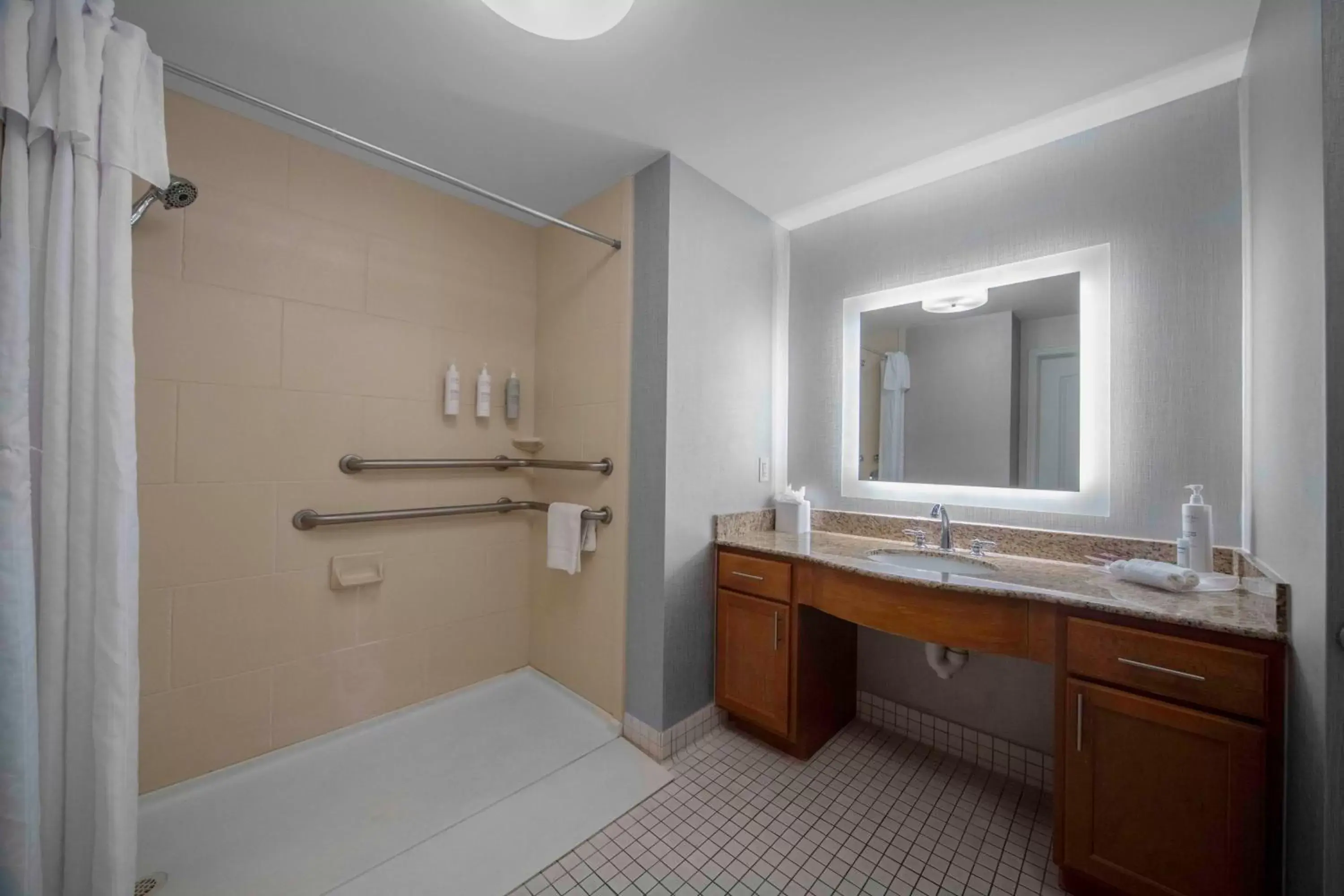 Bathroom in Homewood Suites by Hilton St. Louis - Galleria