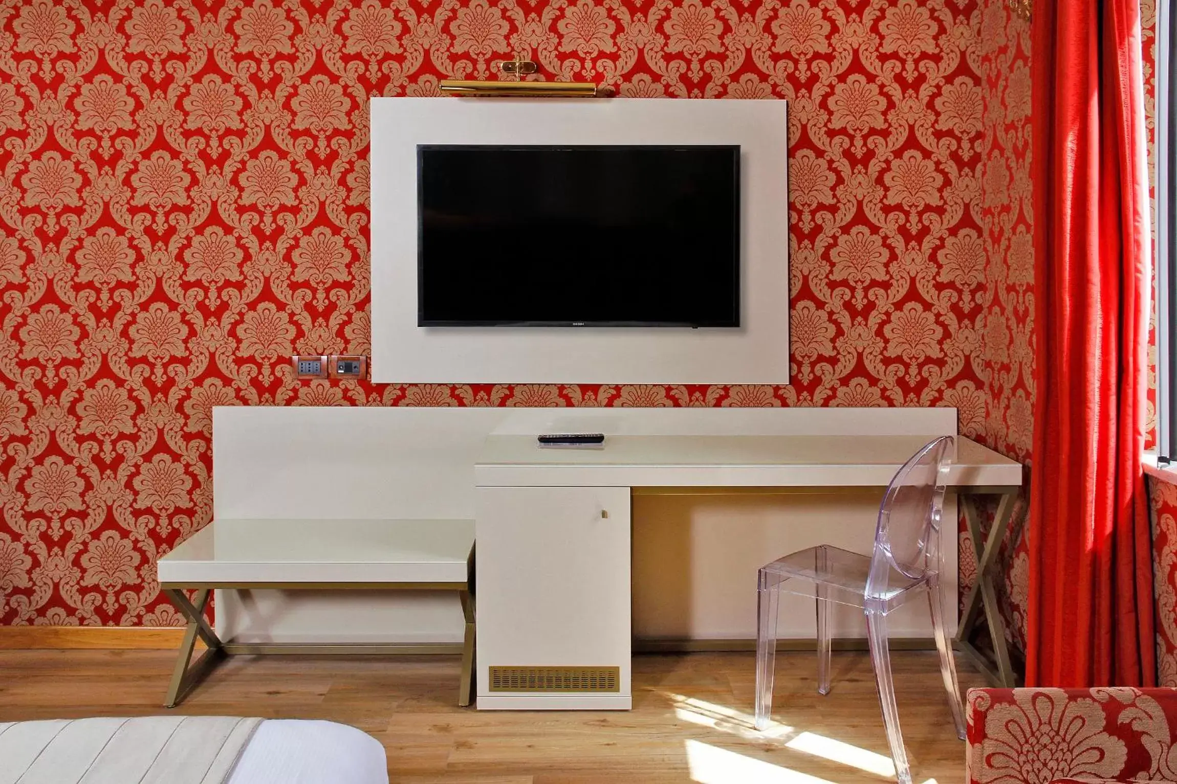 Bedroom, TV/Entertainment Center in Hotel Arcangelo