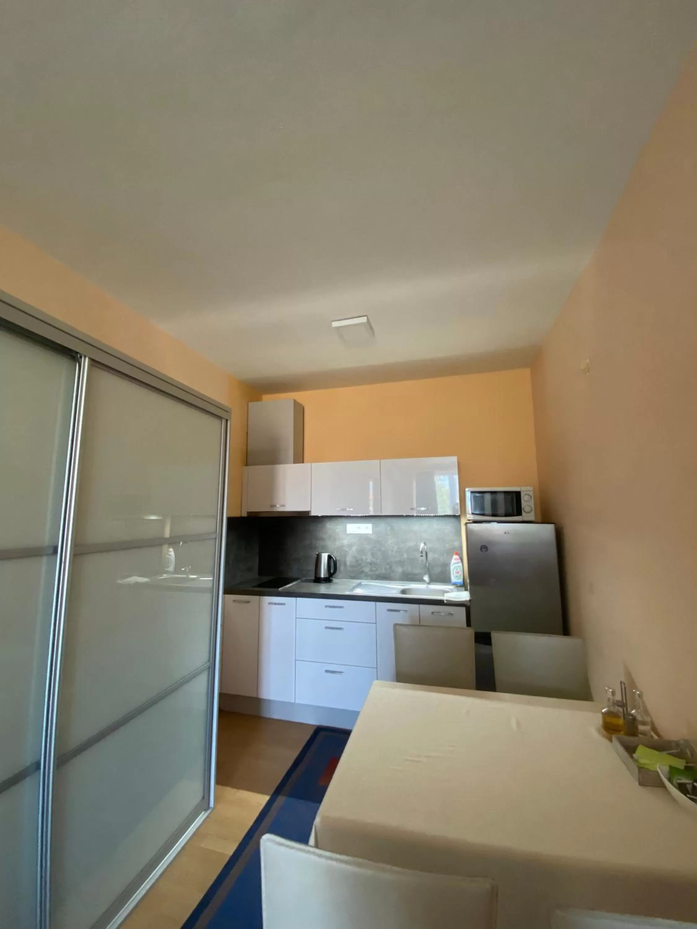 kitchen, Bed in garni Hotel S.O.G.* * *