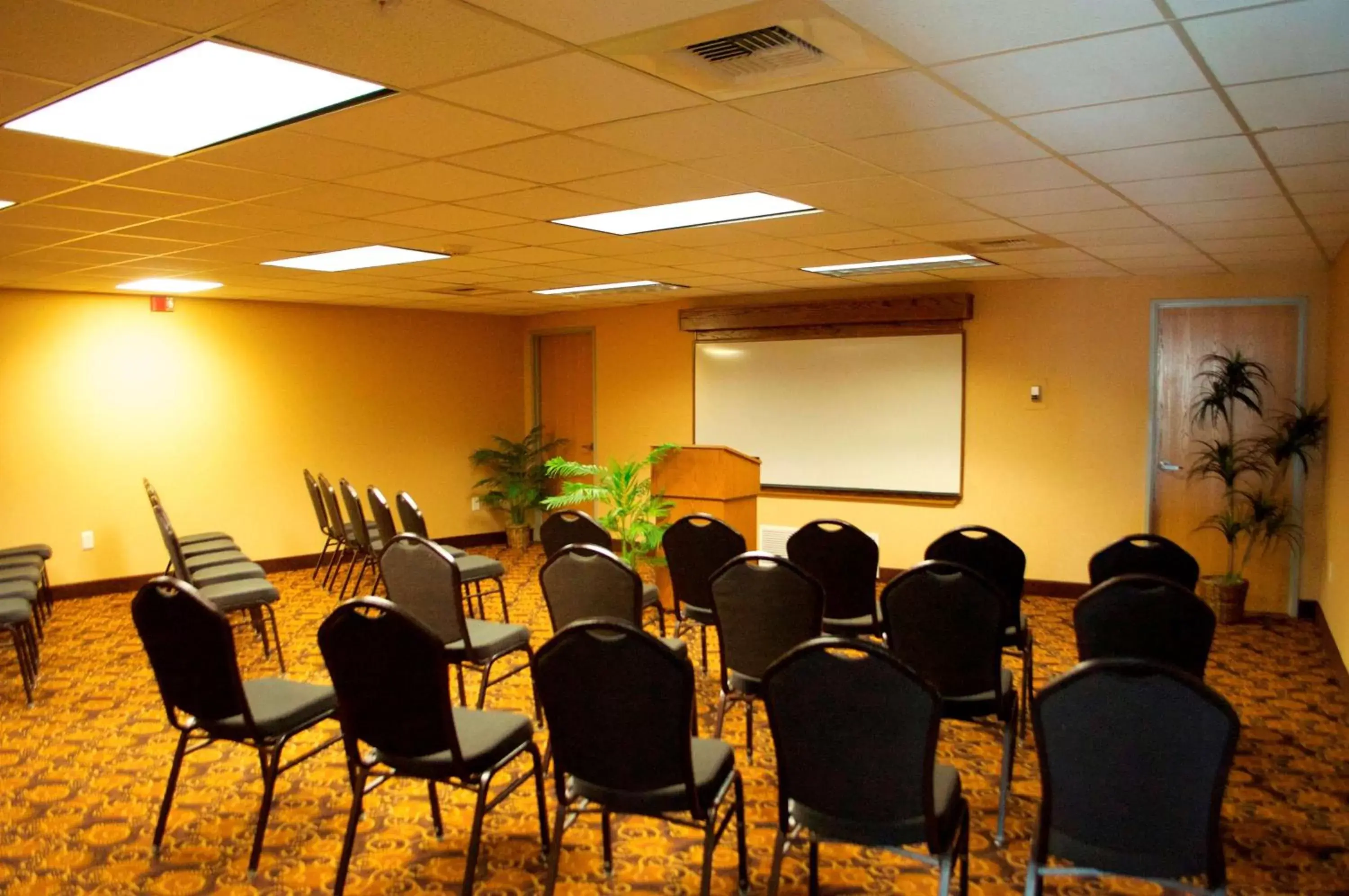 Meeting/conference room in Hampton Inn & Suites Flagstaff - West