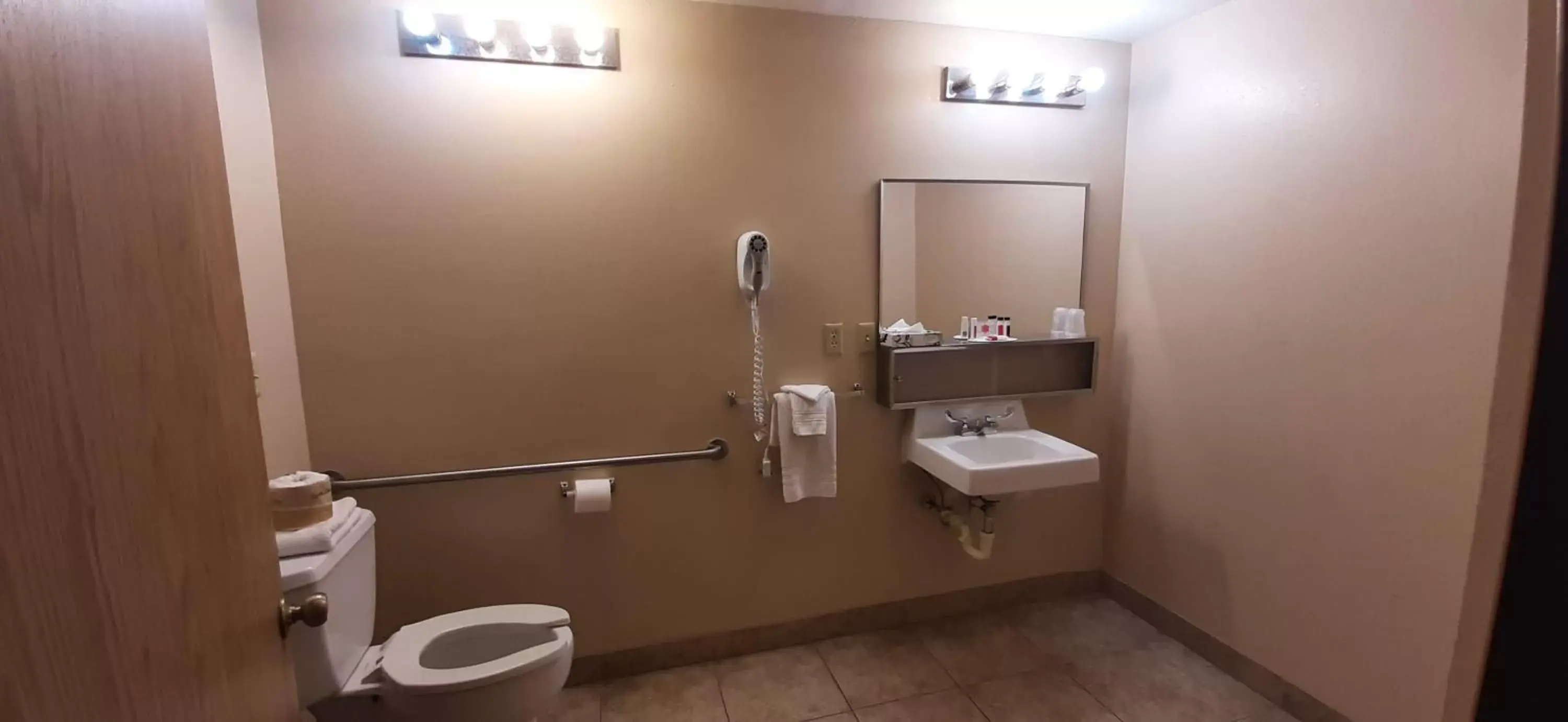 Bathroom in Travelodge by Wyndham Kanab