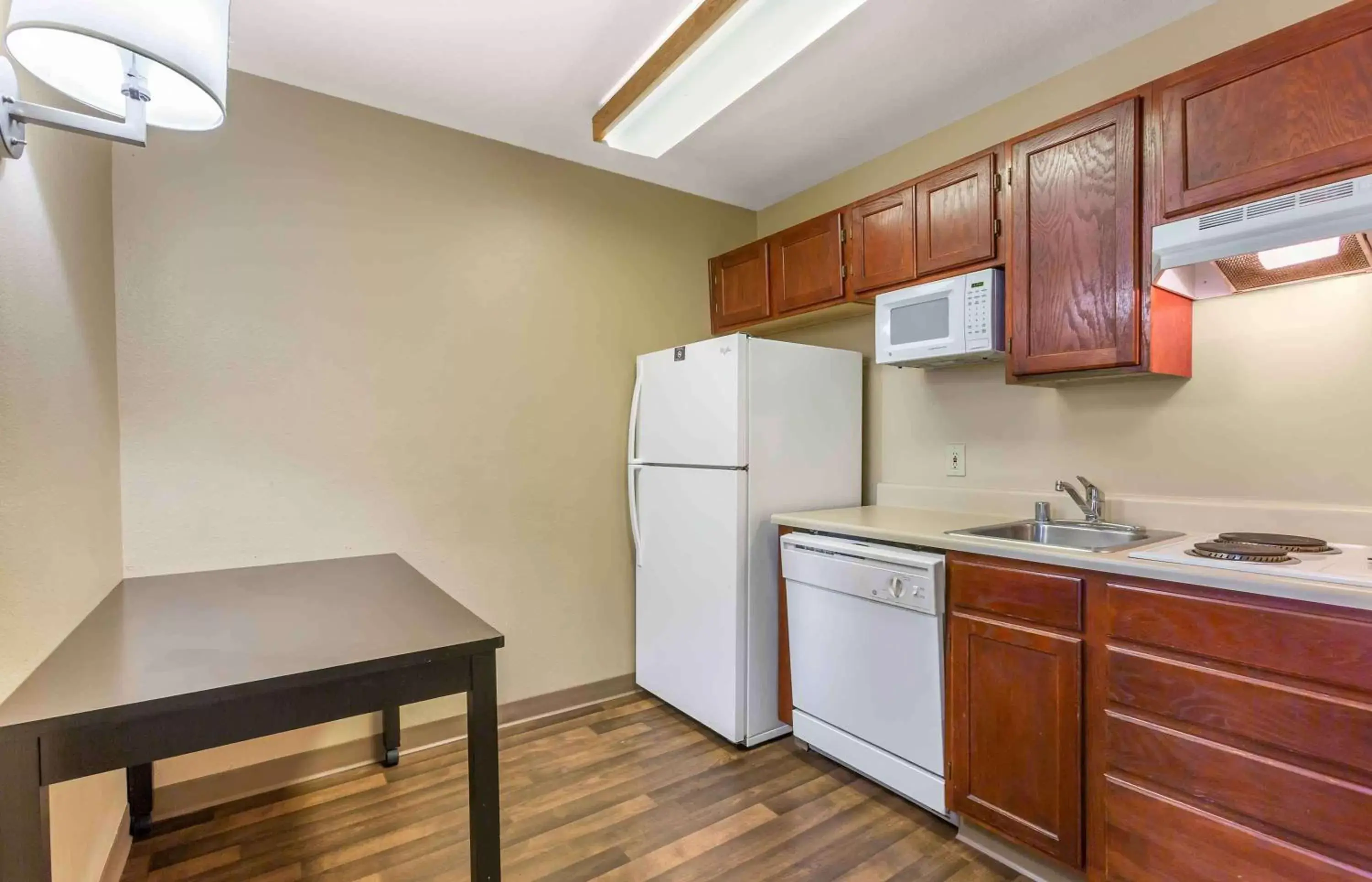 Bedroom, Kitchen/Kitchenette in Extended Stay America Suites - Phoenix - Midtown