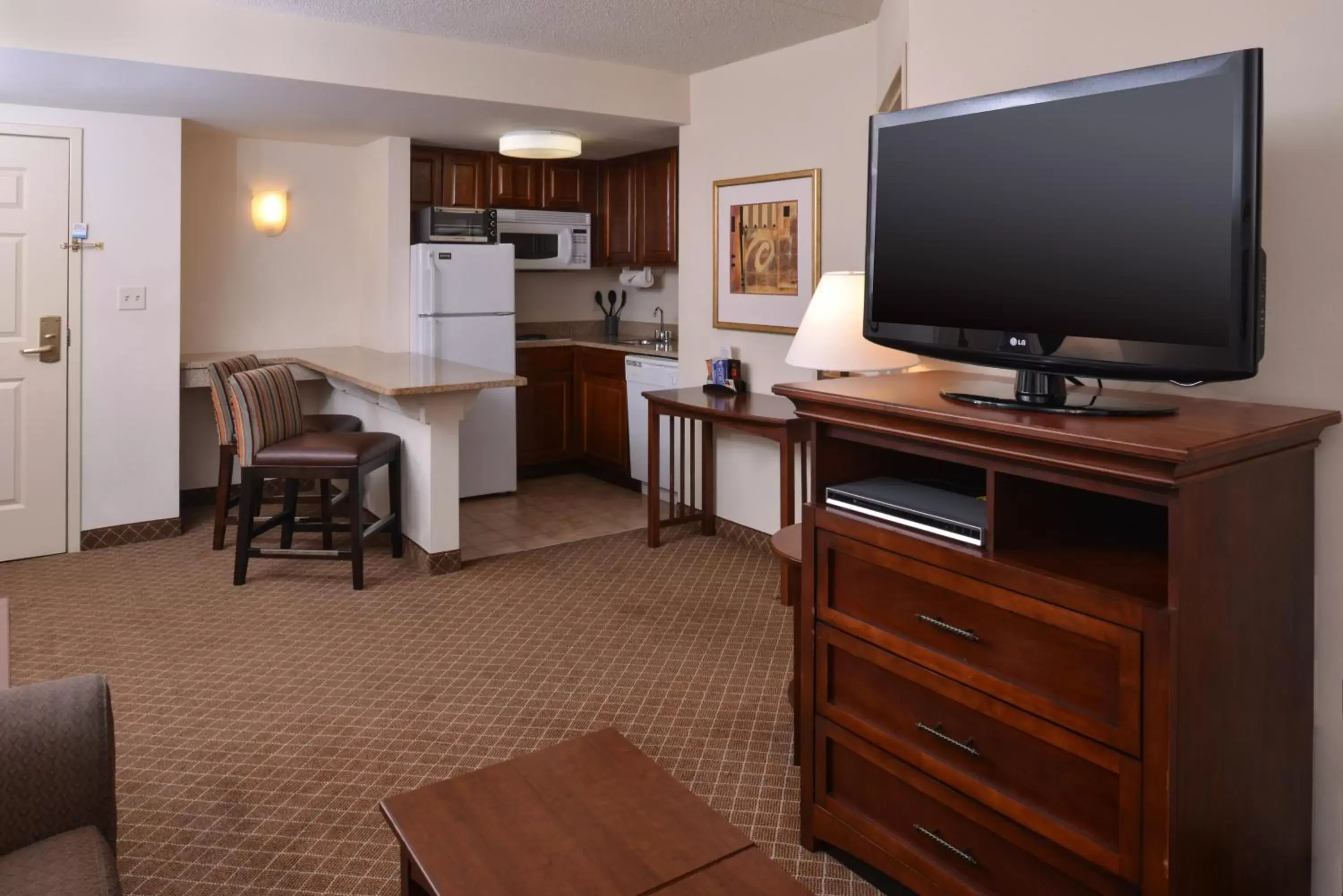 Photo of the whole room, TV/Entertainment Center in Staybridge Suites Indianapolis-Airport, an IHG Hotel