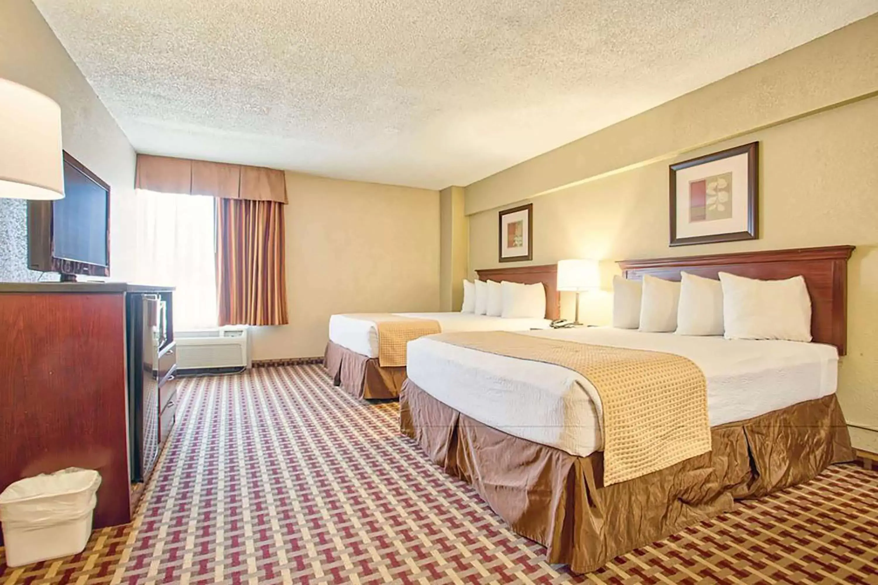 Photo of the whole room, Bed in Days Inn & Suites by Wyndham Johnson City